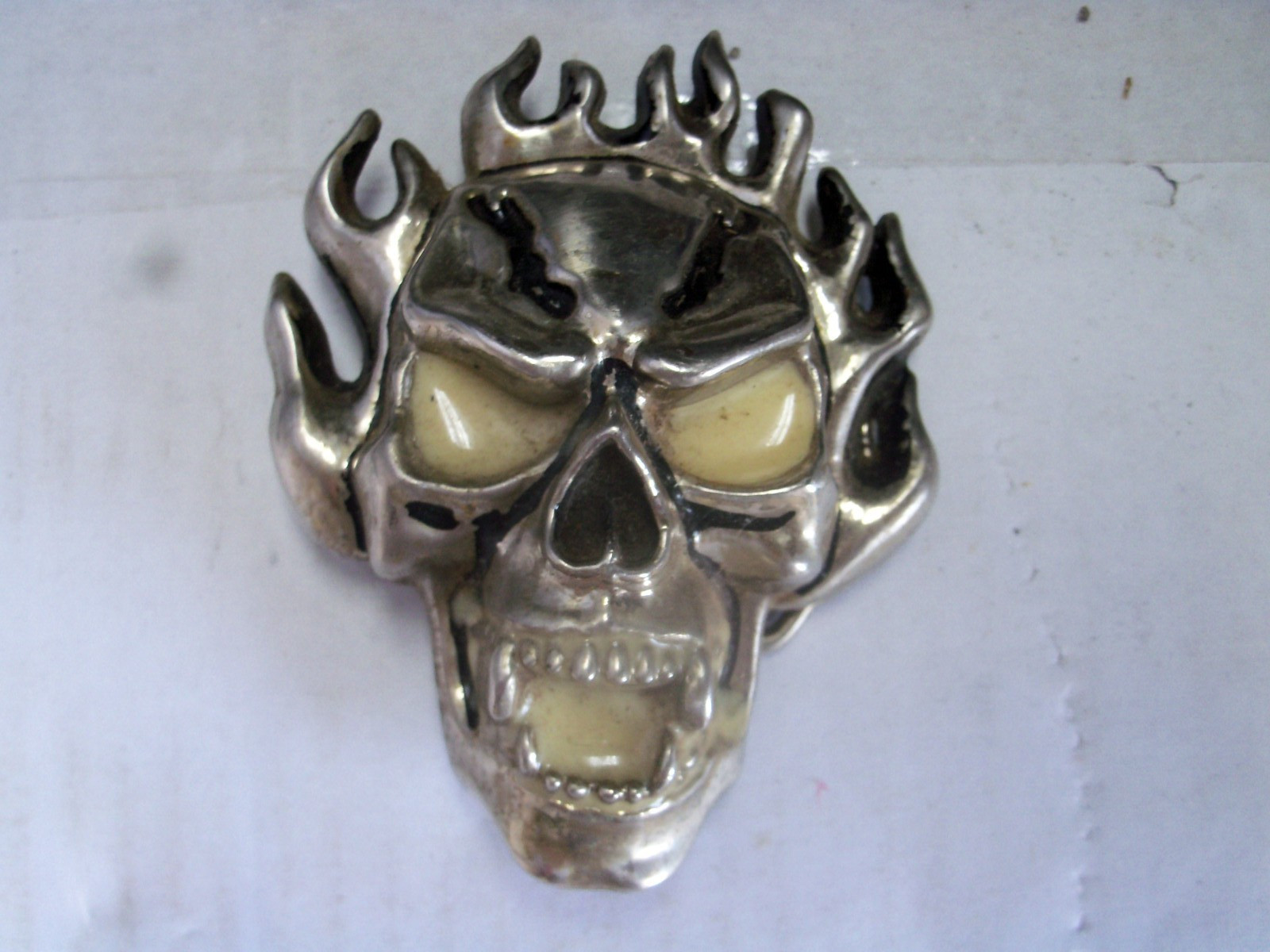 BELT BUCKLE, FLAMING SKULL, SILVER COLOR WITH CREAM ENAMEL