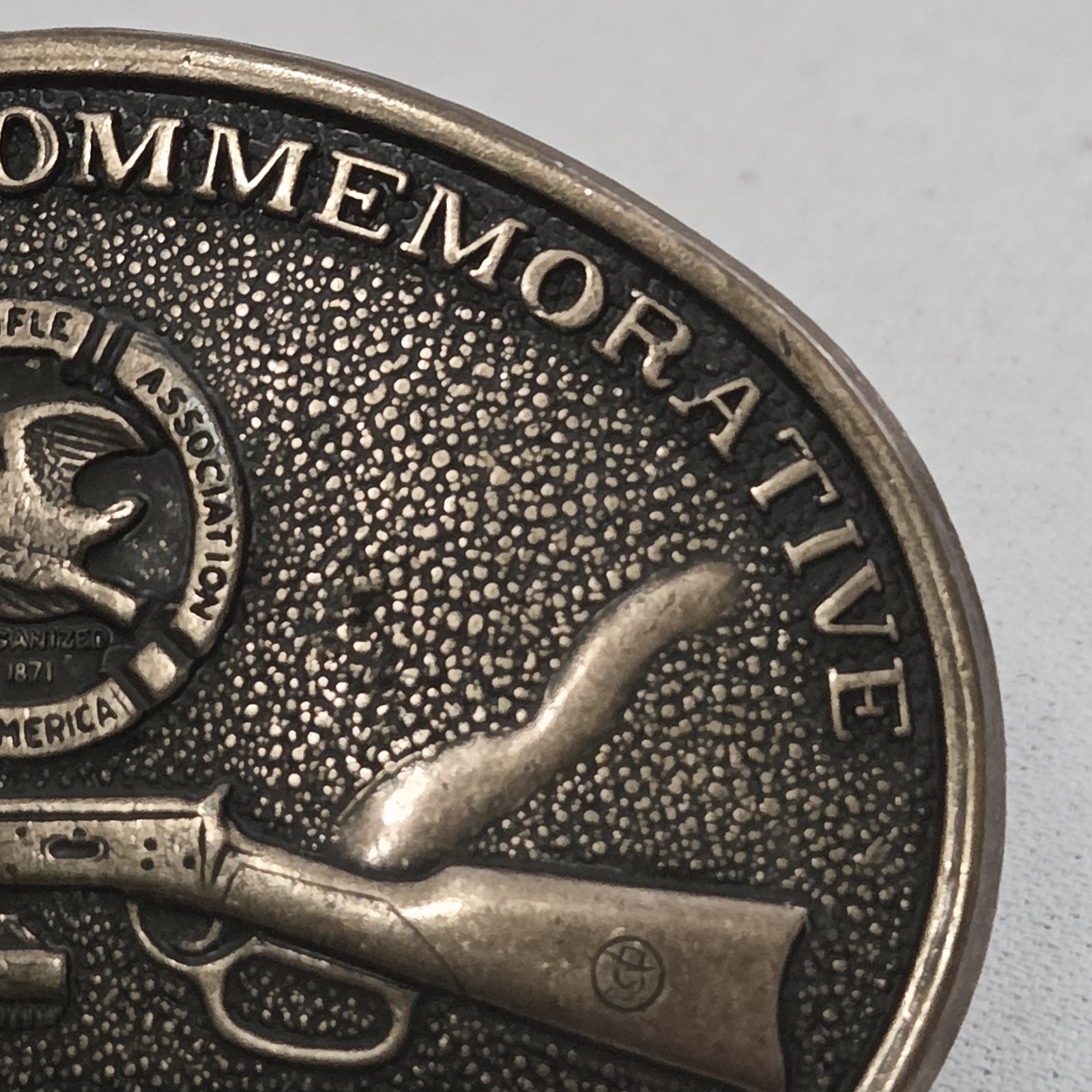 Belt Buckle – NRA Member Commemorative « The Guns of John Wayne » (read desc.)