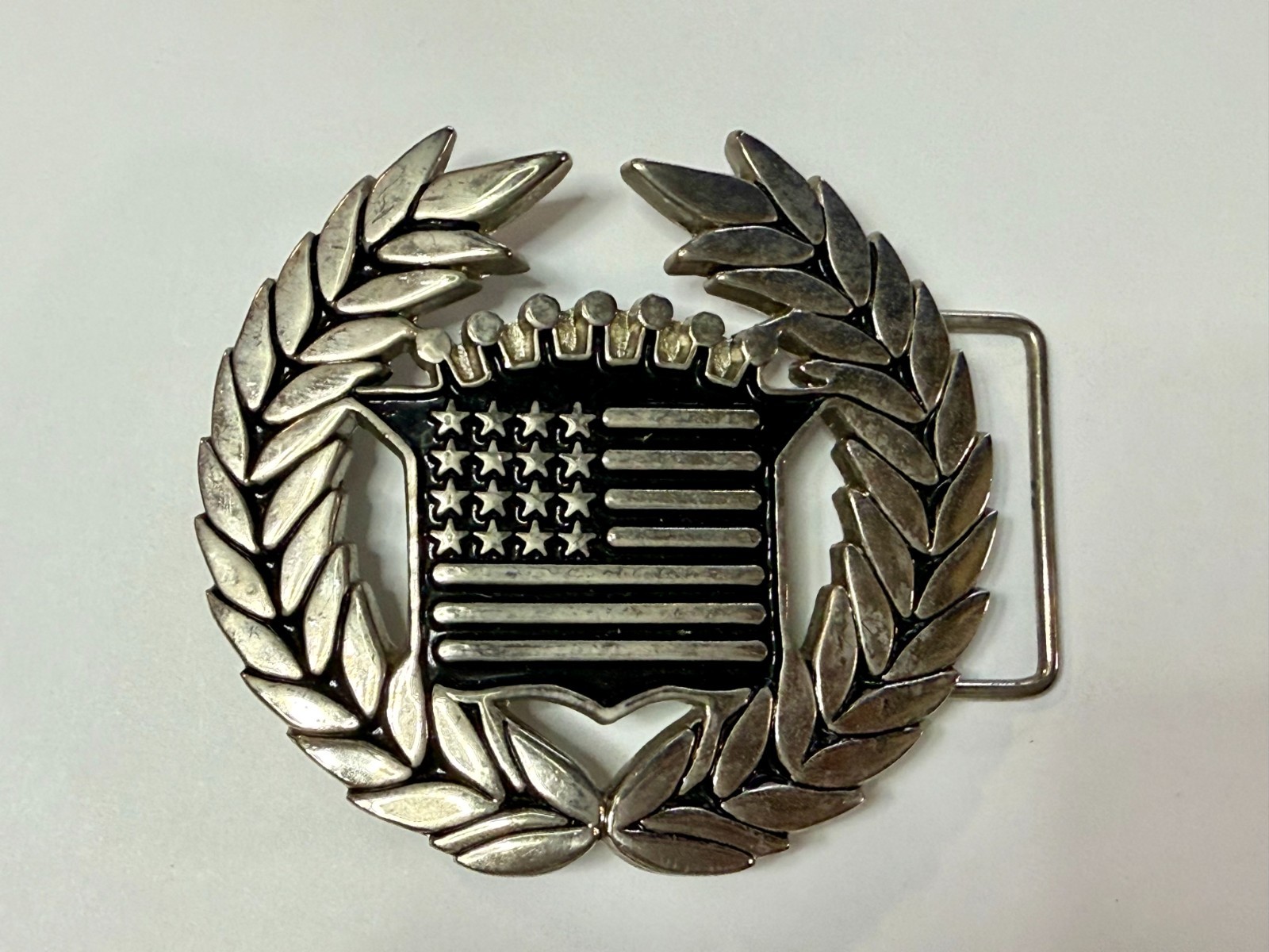 Cadillac Crown Logo Emblem Flag Silver Color Famous Stars & Straps Belt Buckle