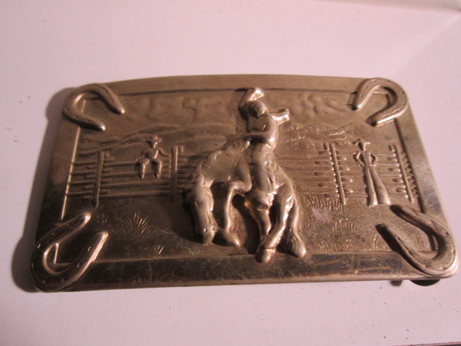 VINTAGE BRONCO BUSTER RIDER & HORSE SHOES WESTERN BELT BUCKLE BRASS – GW-16