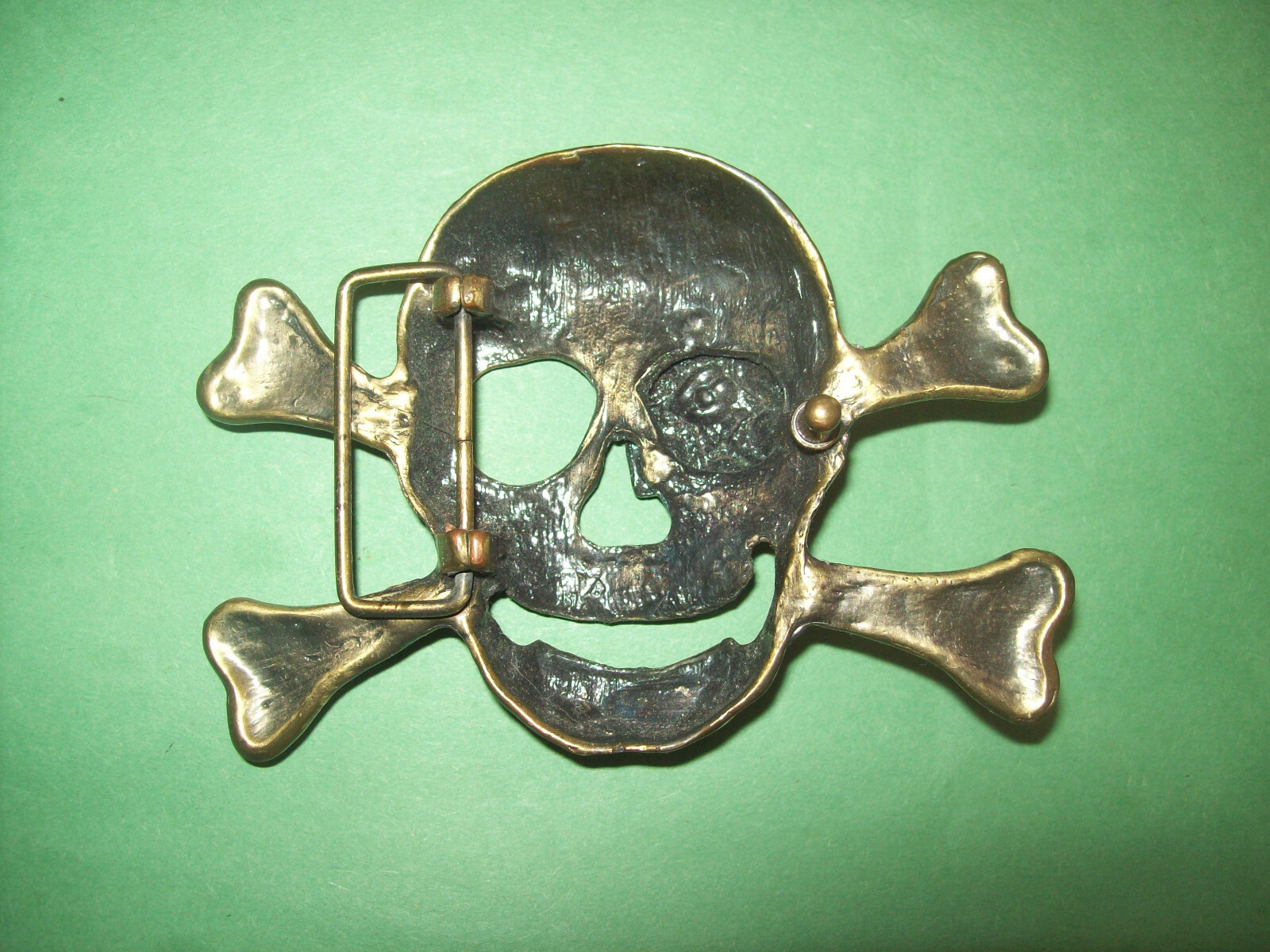 MEN&rsquo;S WOMENS SCULL & CROSSBONES BELT BUCKLE WITH RED,PINK,ROSE CRYSTALS