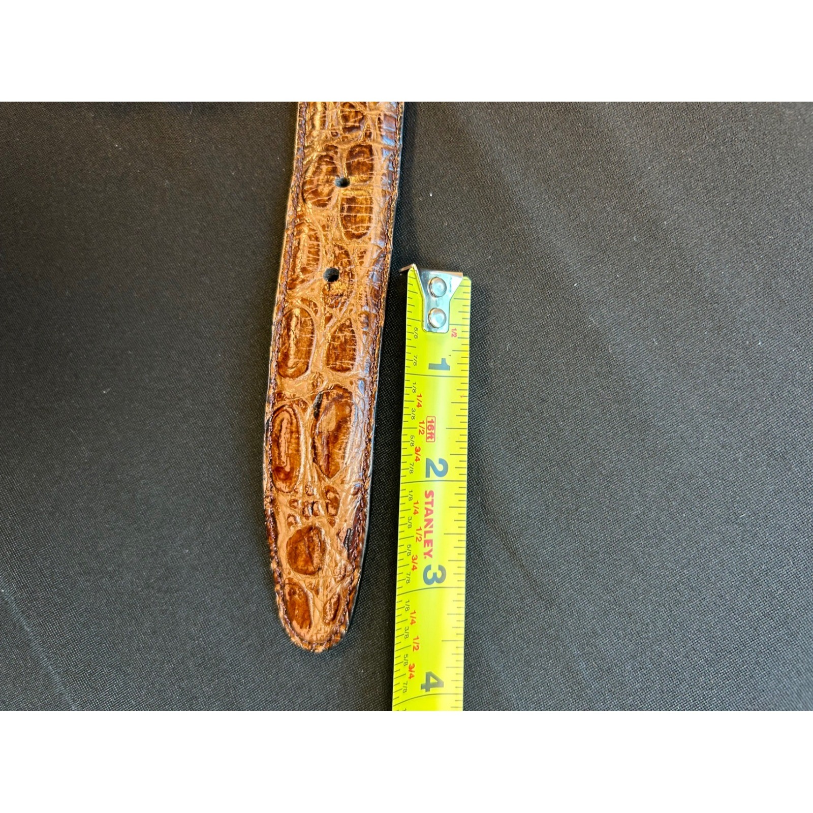 Roundtree and yorke brass buckle all leather crocodile embossed belt old money