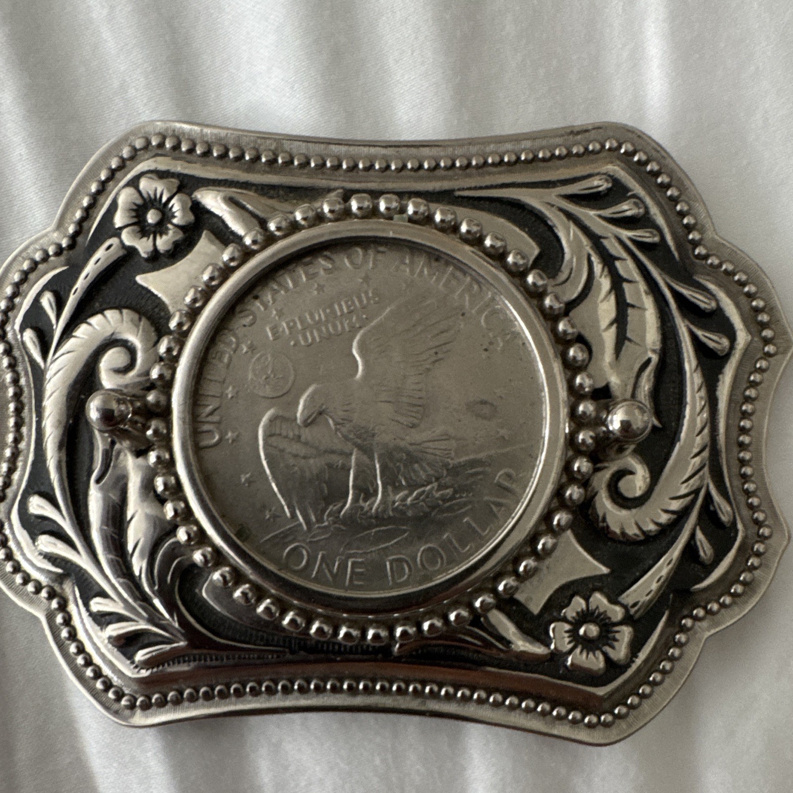 Silver Tone Metal Western Floral Belt Buckle w/ One Dollar Coin Center, 1.5&Prime;