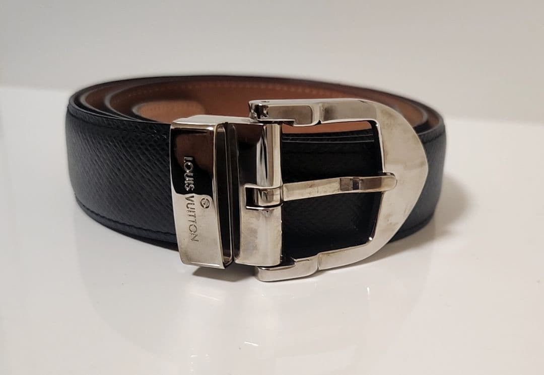 Louis Vuitton Pre-Owned Taiga Suntulle Leather Belt