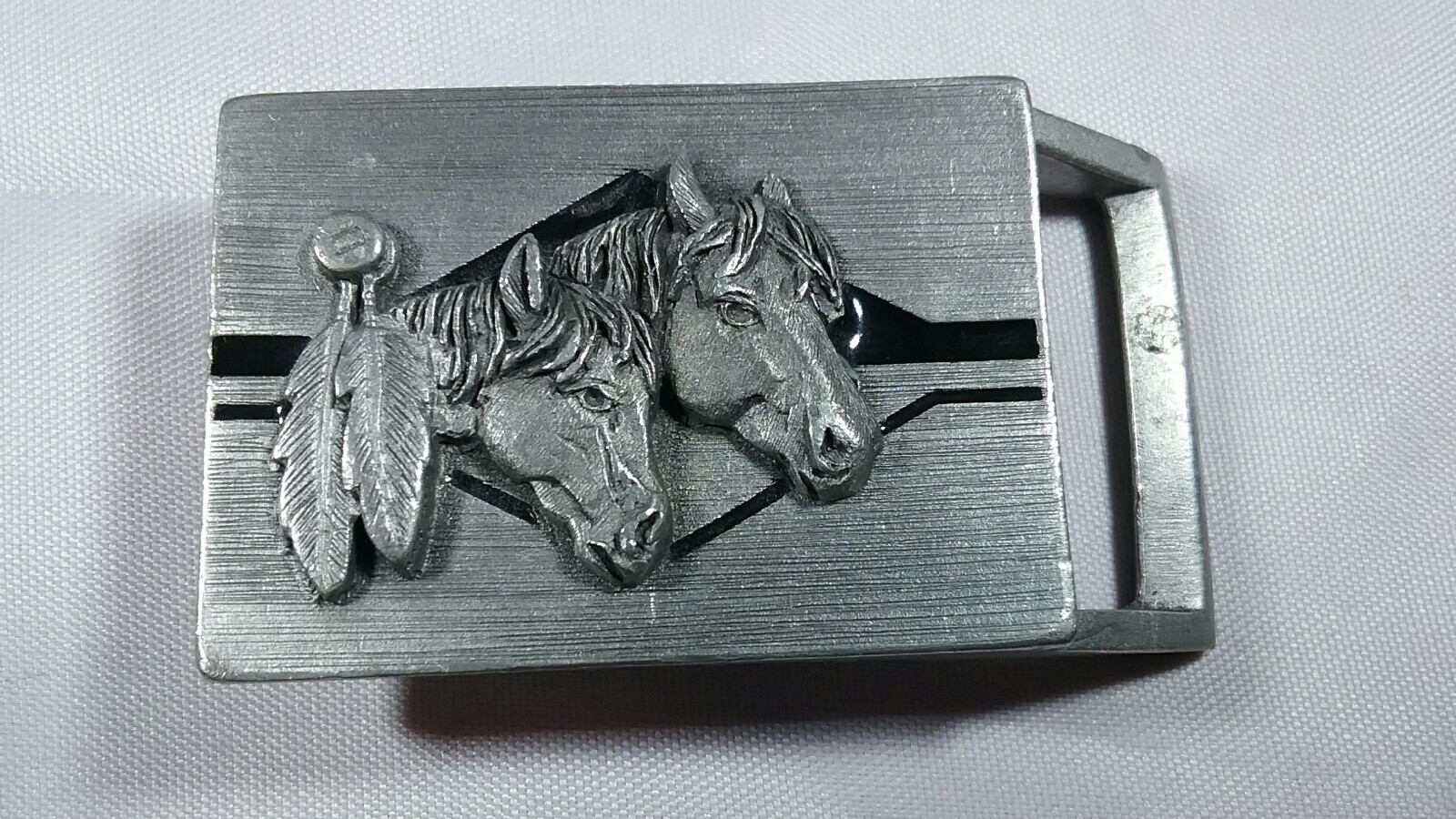 Siskiyou Belt Buckle 1998 Silver 2 Horses/2 feathers