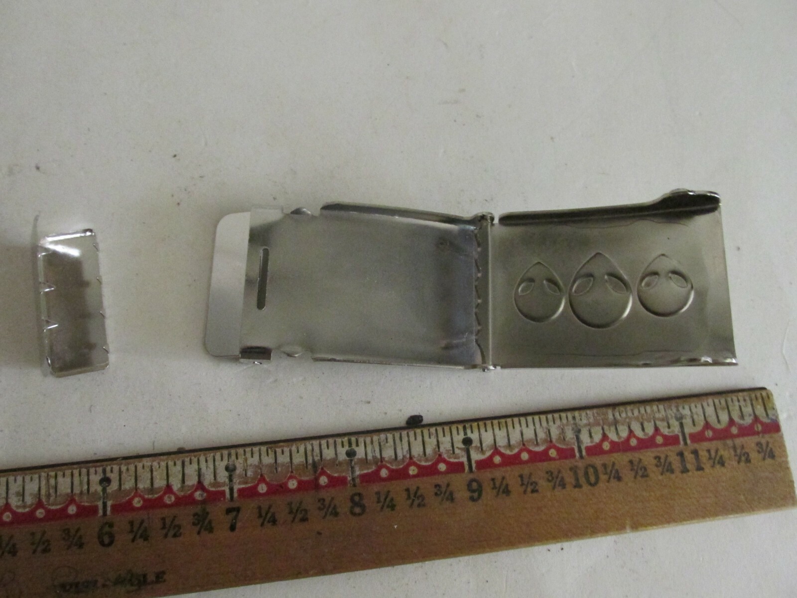 Alien Head Clip On Replacement Belt Buckle 30MM 1 3/8 inch