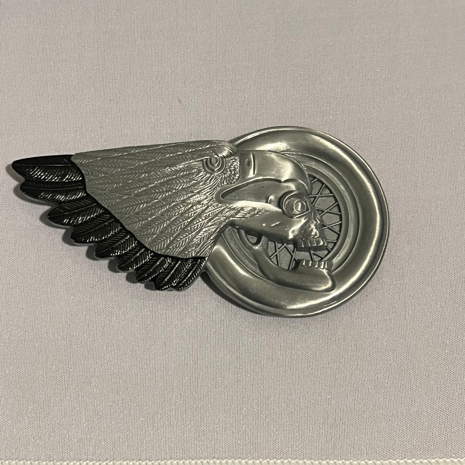 Winged Skull Belt Buckle Mens Silver Tone Metal Motorcycle Gothic Eagle Wheel