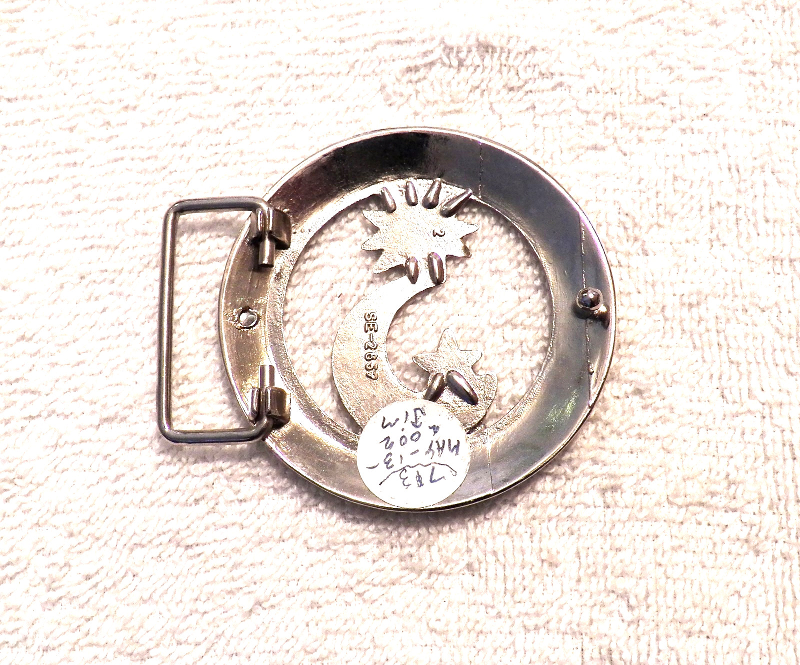 VINTAGE BELT BUCKLE CIRCULAR MOON AND STARS RED COSTUME STONES SILVER TONE BB13