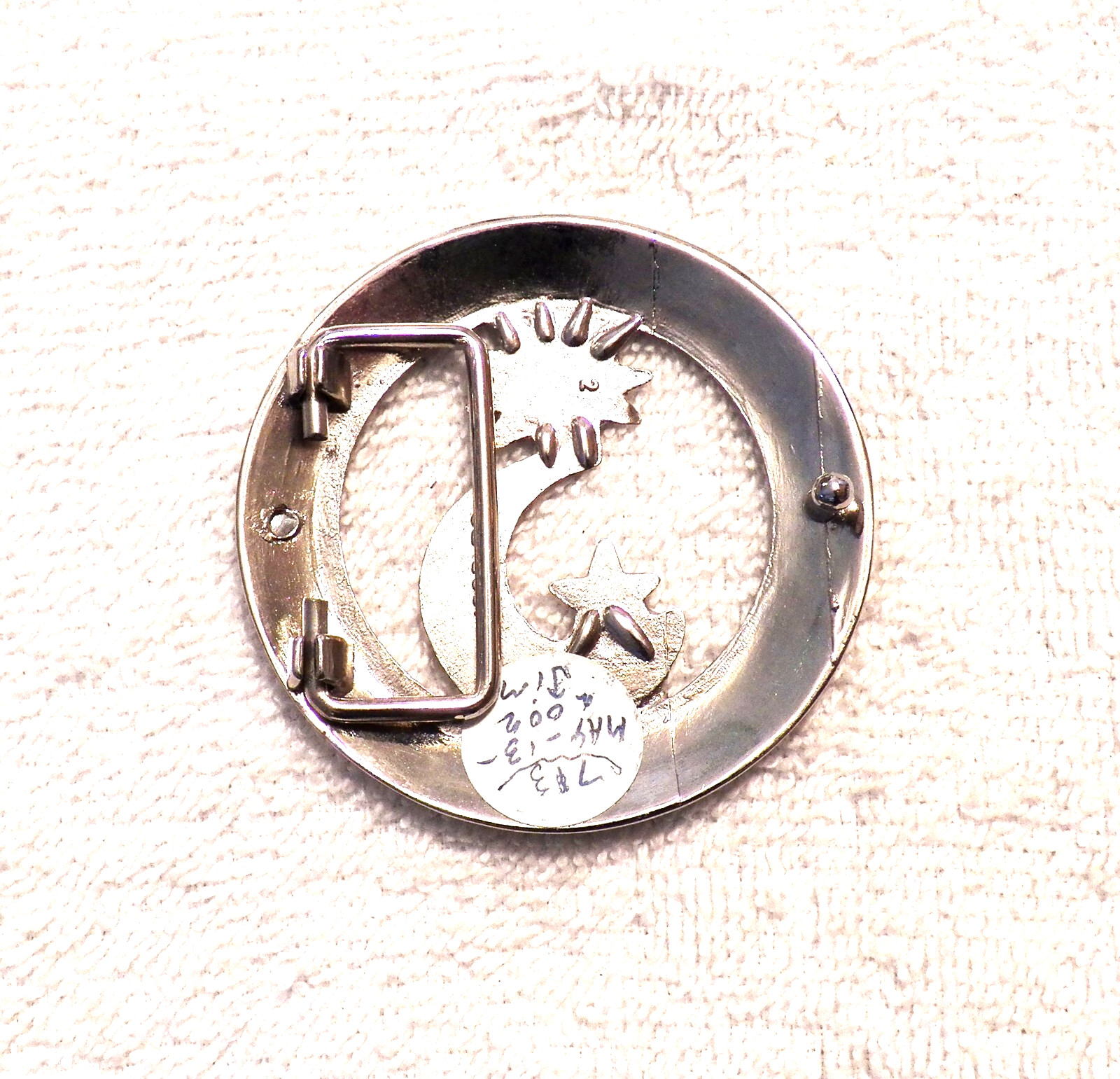 VINTAGE BELT BUCKLE CIRCULAR MOON AND STARS RED COSTUME STONES SILVER TONE BB13