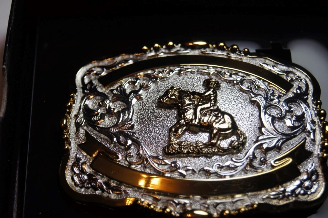 Lightning Ridge Crumrine Western Belt Buckle Trophy Reiner 2 Ribbons 38424