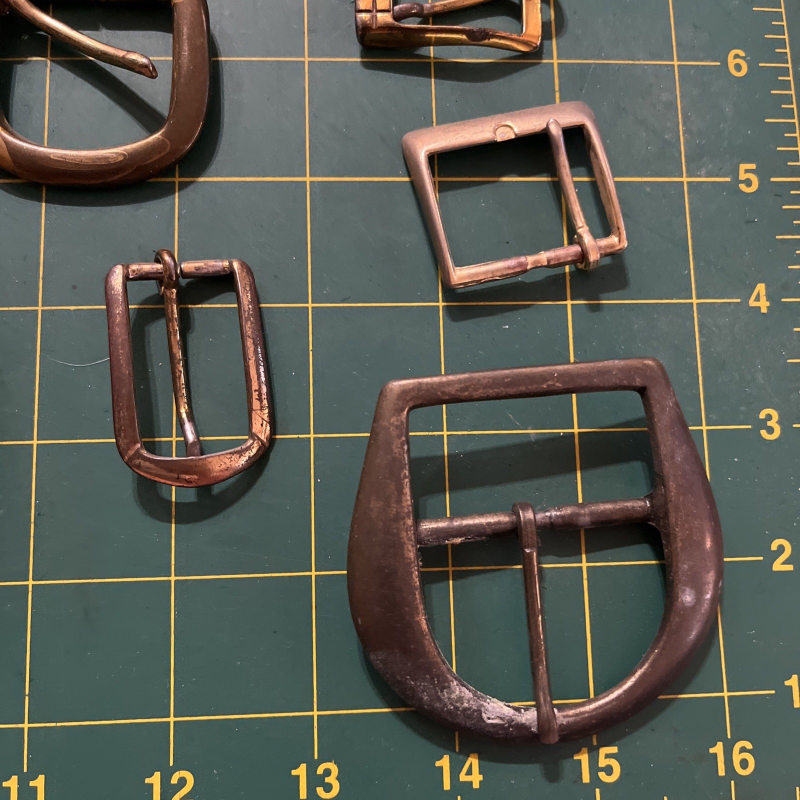 Lot 10 Brass Vintage Mens & Women&rsquo;s Belt Buckles