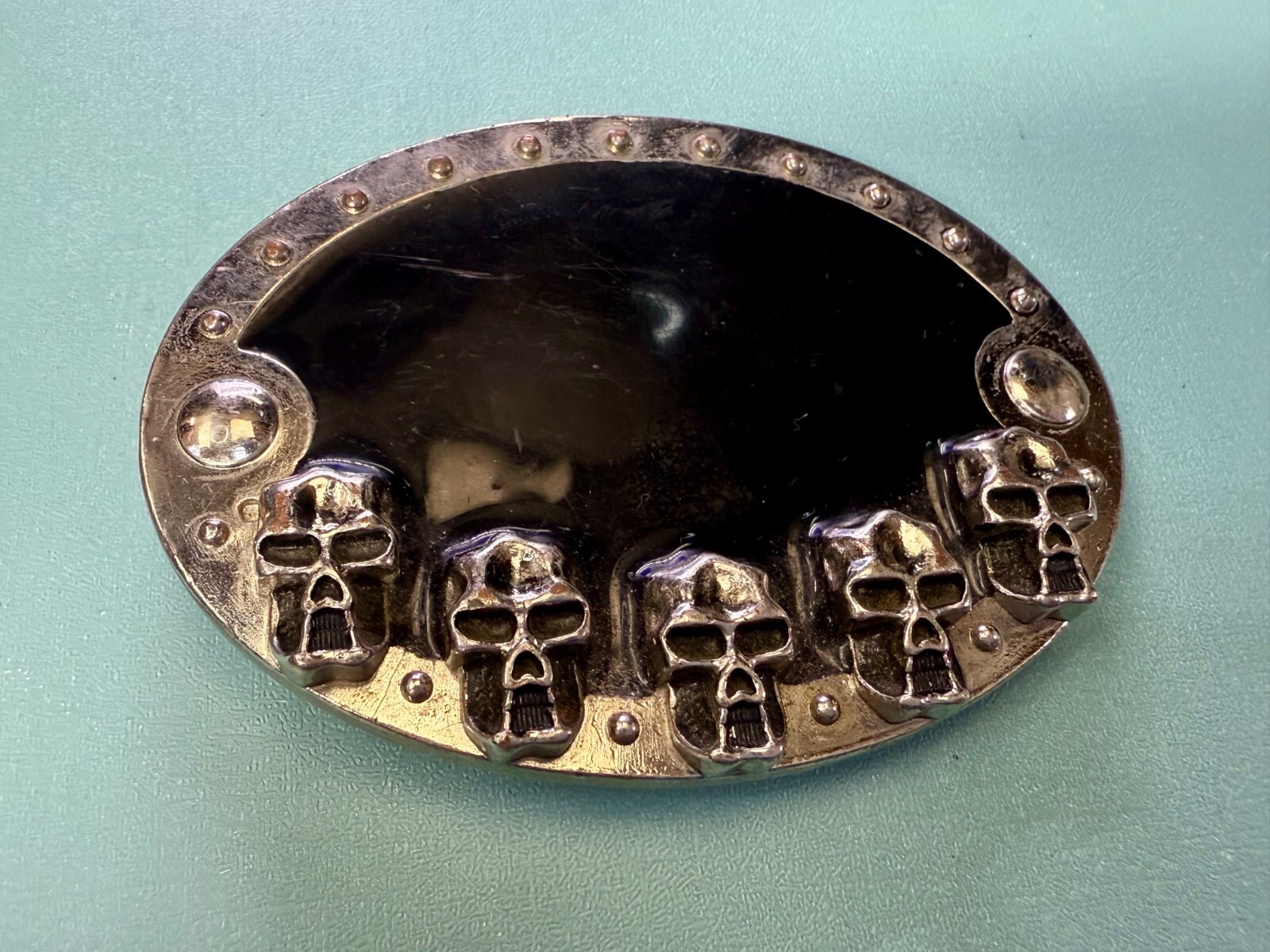Five Skull&rsquo;s Head Black Enameled Halloween Gothic Punk Silver Color Belt Buckle