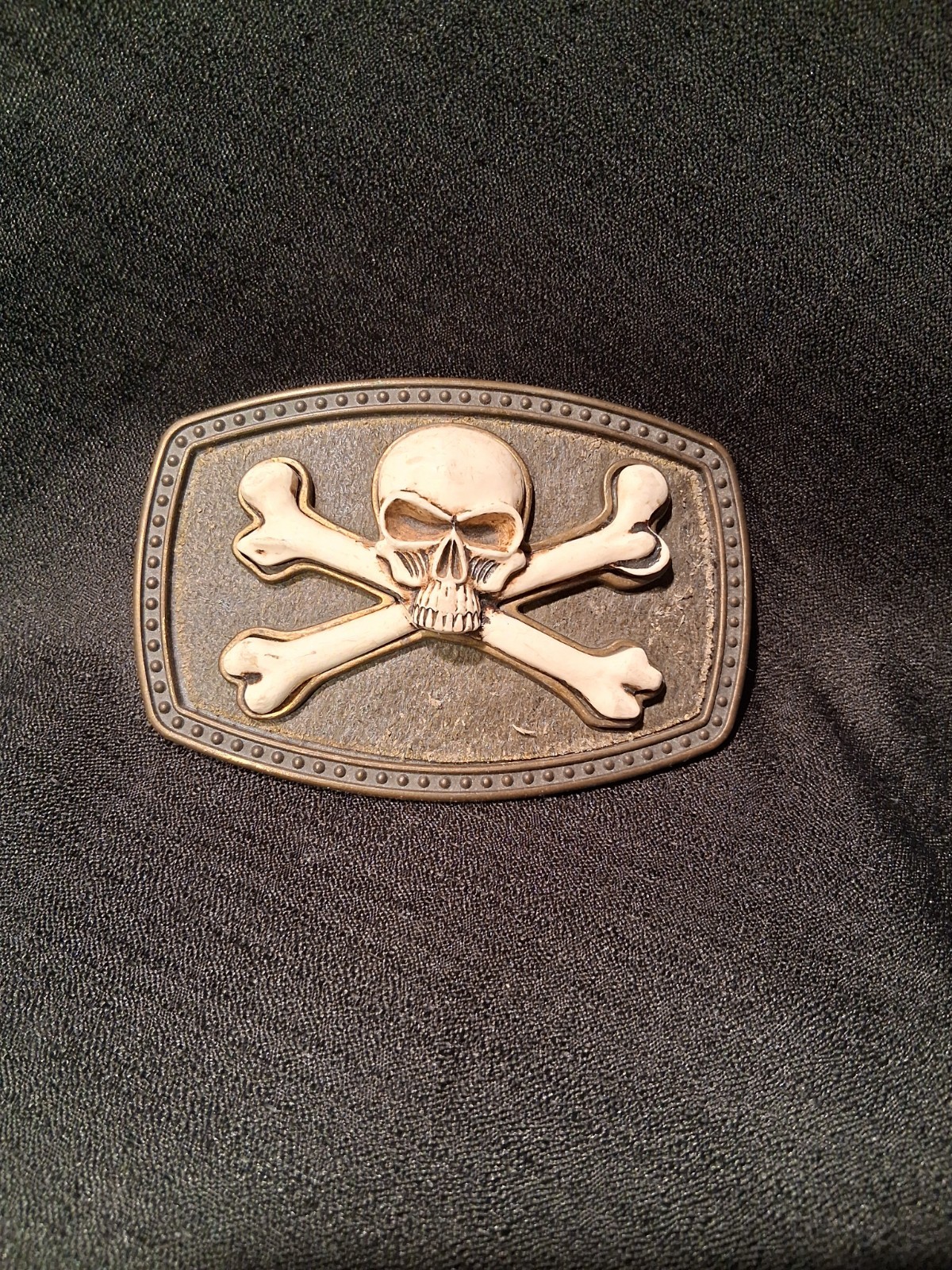 SKULL & CROSSBONES JOLLY ROGER BELT BUCKLE W/ RAISED SKULL & BONES 41/2 BY 3 IN