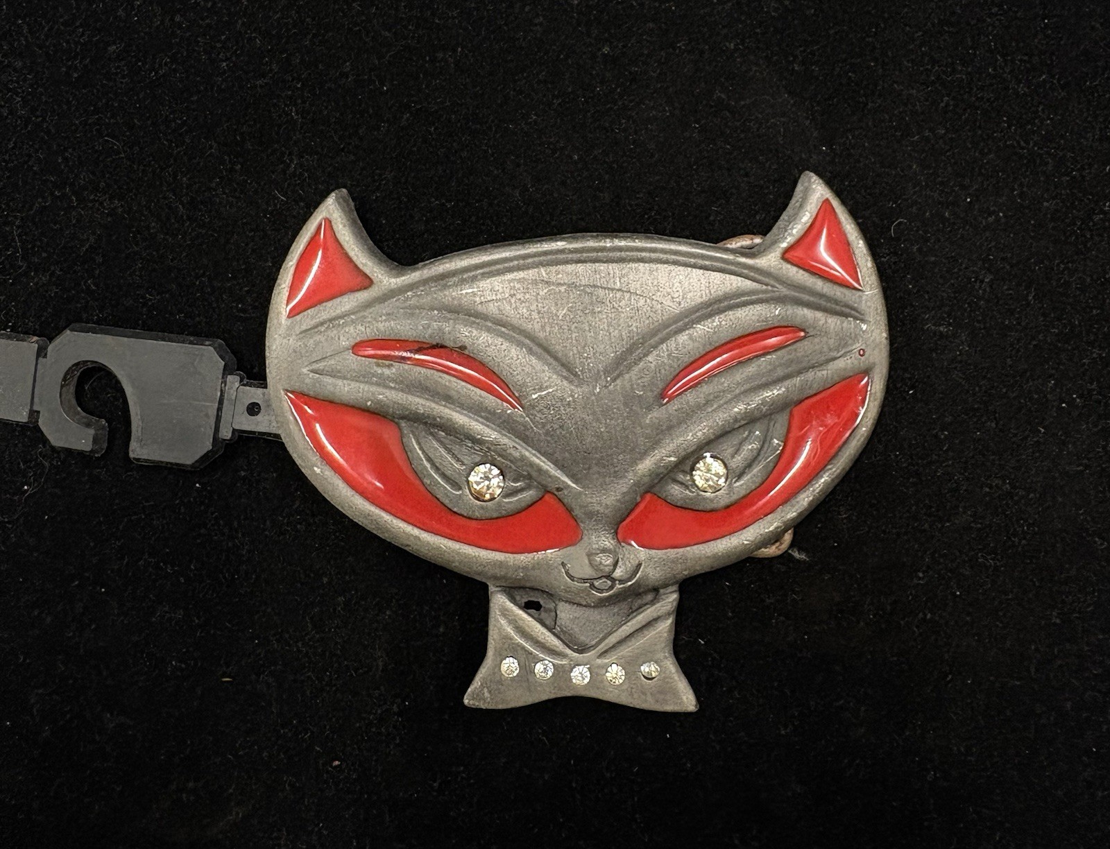 Vintage Heavy metal brand toned cat head design with red enamel belt buckle RARE