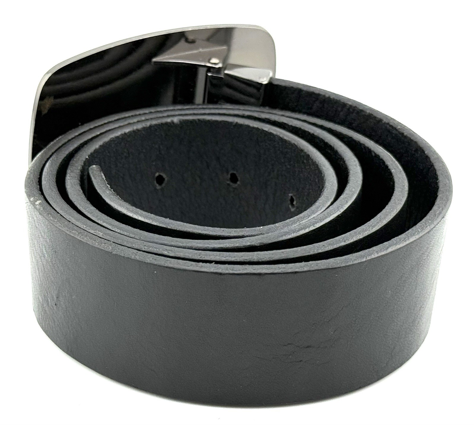 Preview Premium Italian black leather belt featuring a Stingray skin buckle
