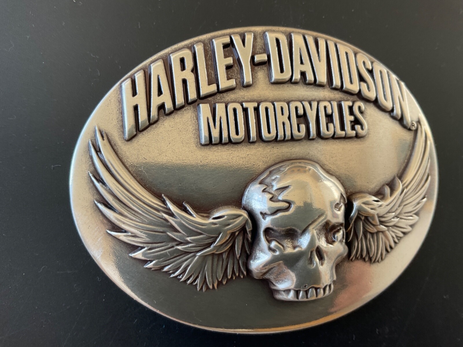 Harley-Davidson men&rsquo;s Skull with Wings belt buckle.#97744-08VM.Silver plated.