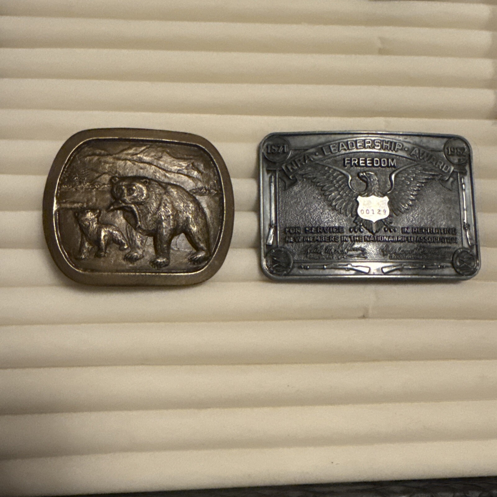 Belt Buckle Bear W Cub & Salmon 1 NRA 1982 Leadership Award 00129 FREE SHIPPING