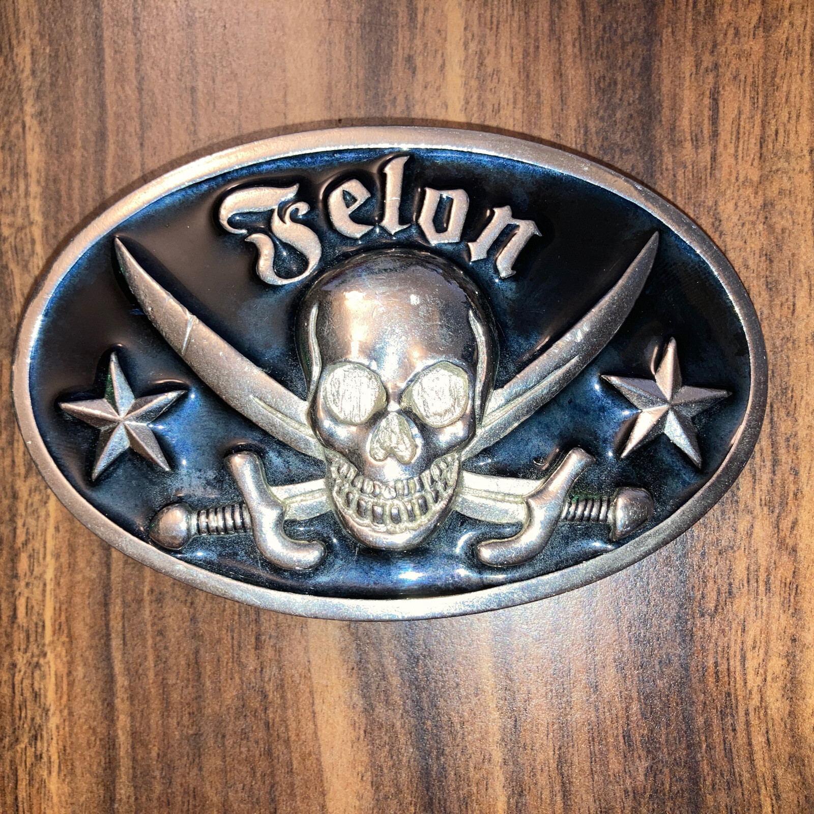 VINTAGE 03 NEW (NOS) FELON CLOTHING SKULL SWORDS PUNK BELT BUCKLE MADE IN USA!