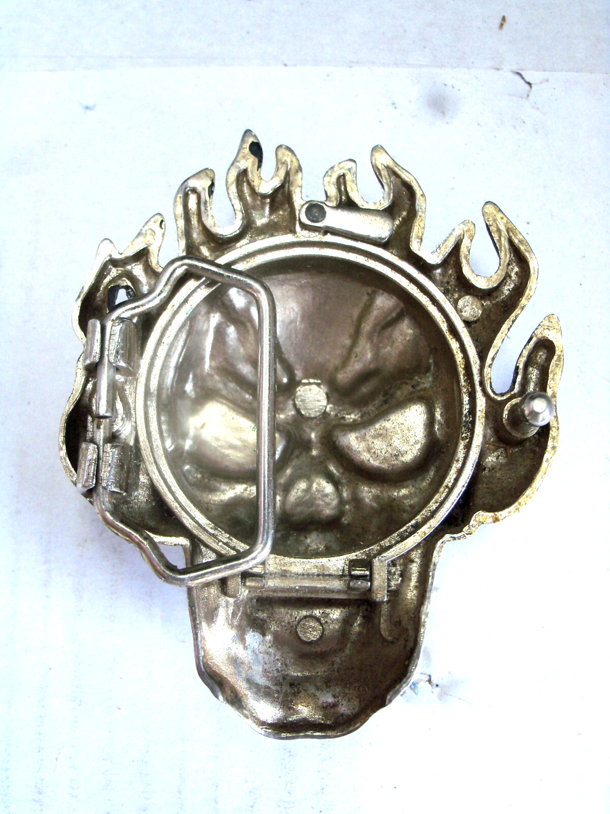 BELT BUCKLE, FLAMING SKULL, SILVER COLOR WITH CREAM ENAMEL