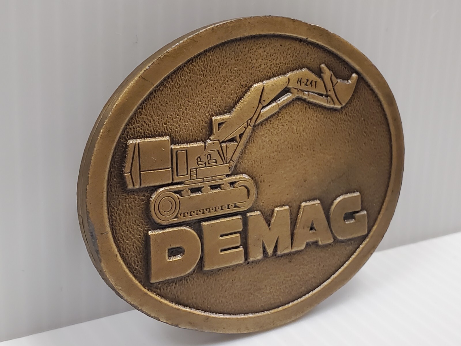 DEMAC Belt Buckle Excavator – Hit Line USA – Construction Vehicle Nice
