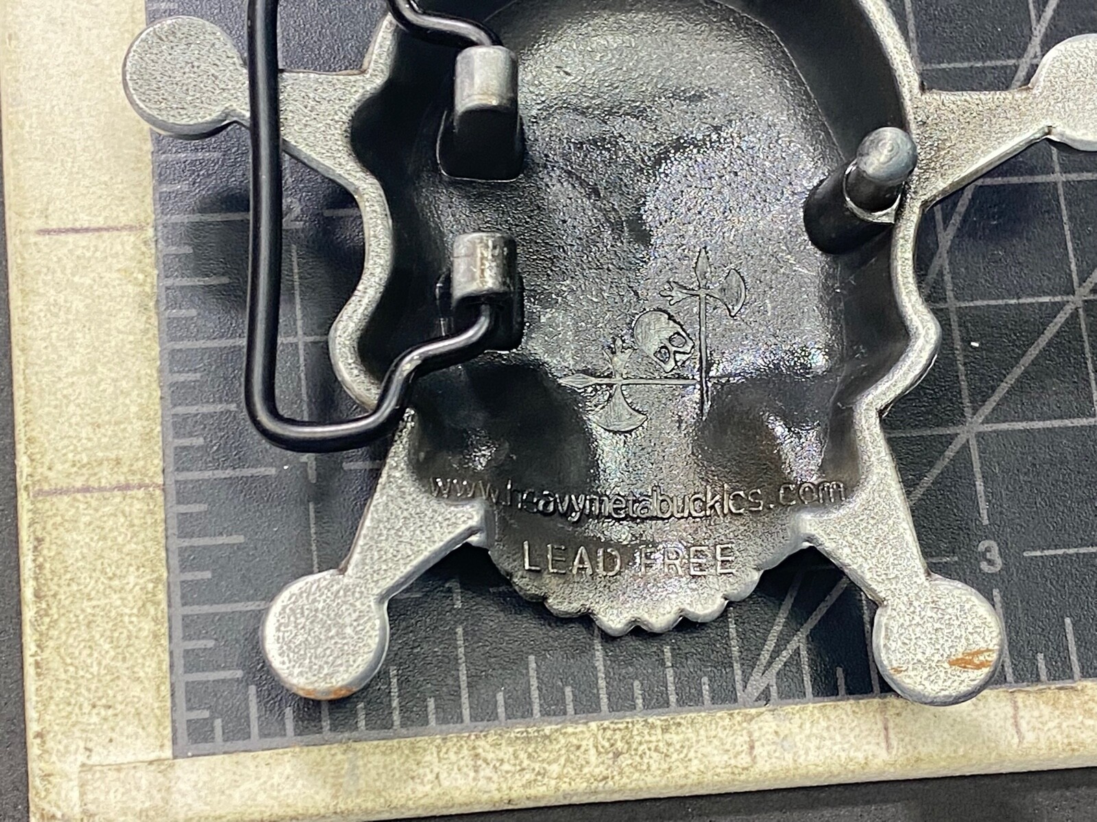 Skull with evil grin! in five point badge style star w/ Black Eyes belt buckle