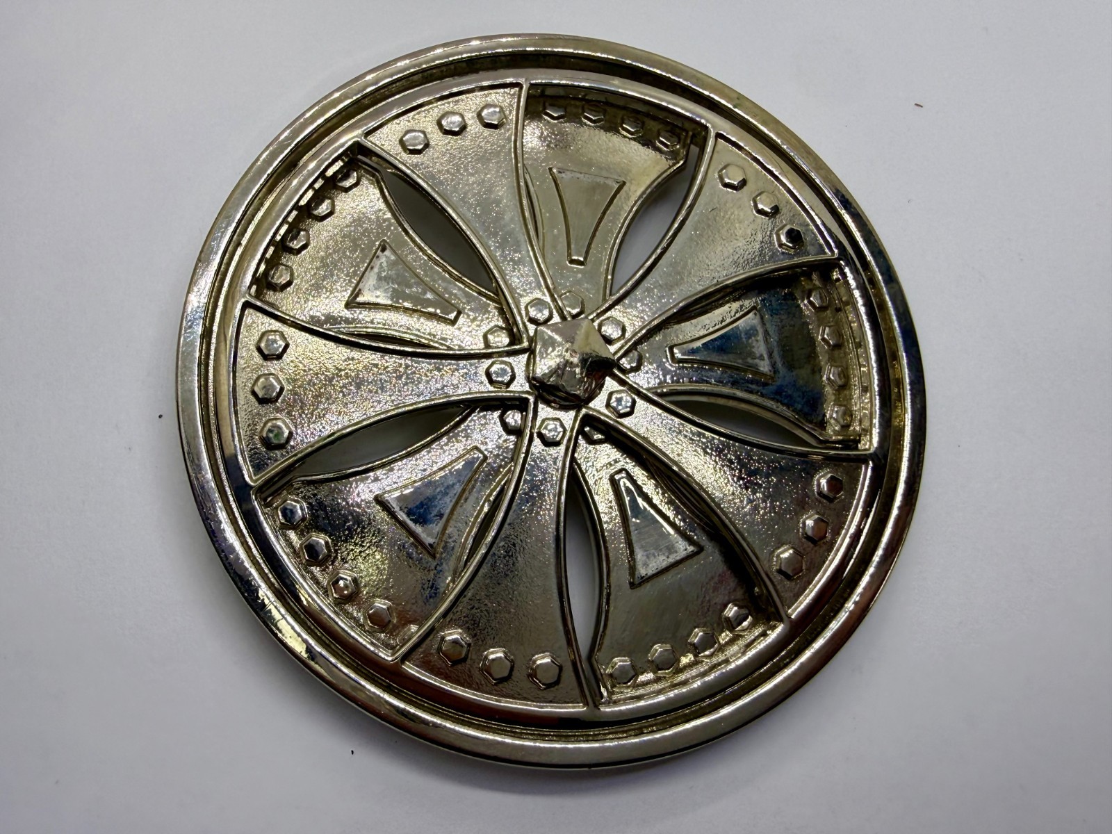 Round Sports Car Truck Rim Tire Spinner Moving Wheel Silver Color Belt Buckle