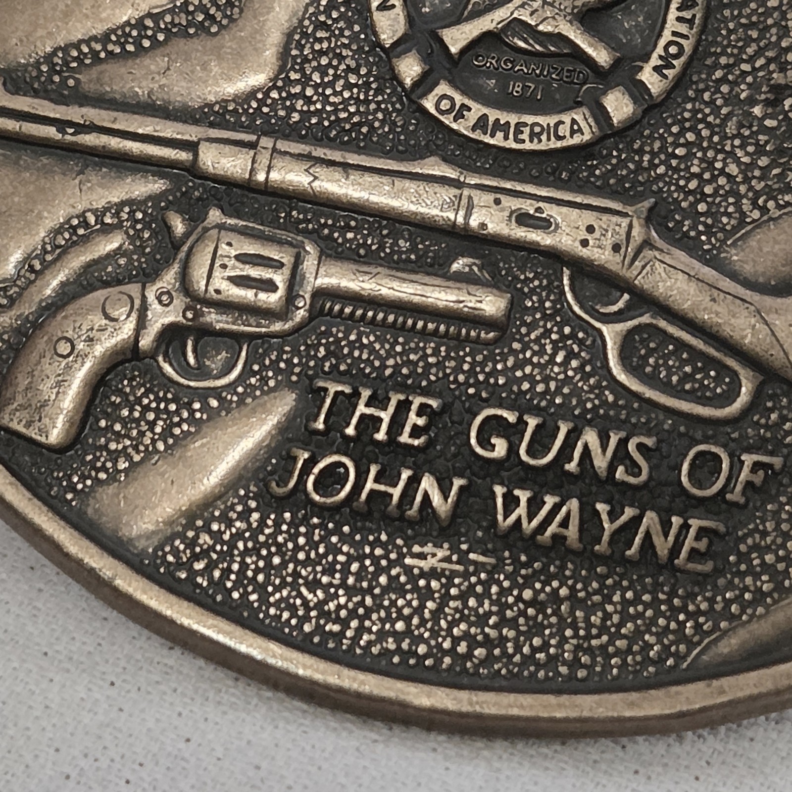 Belt Buckle – NRA Member Commemorative « The Guns of John Wayne » (read desc.)