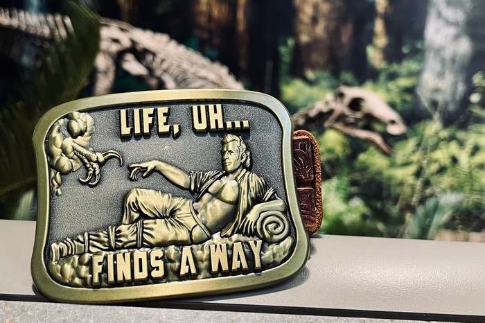 Jurassic Park Dr. Ian Malcom « Life Finds A Way » Belt Buckle