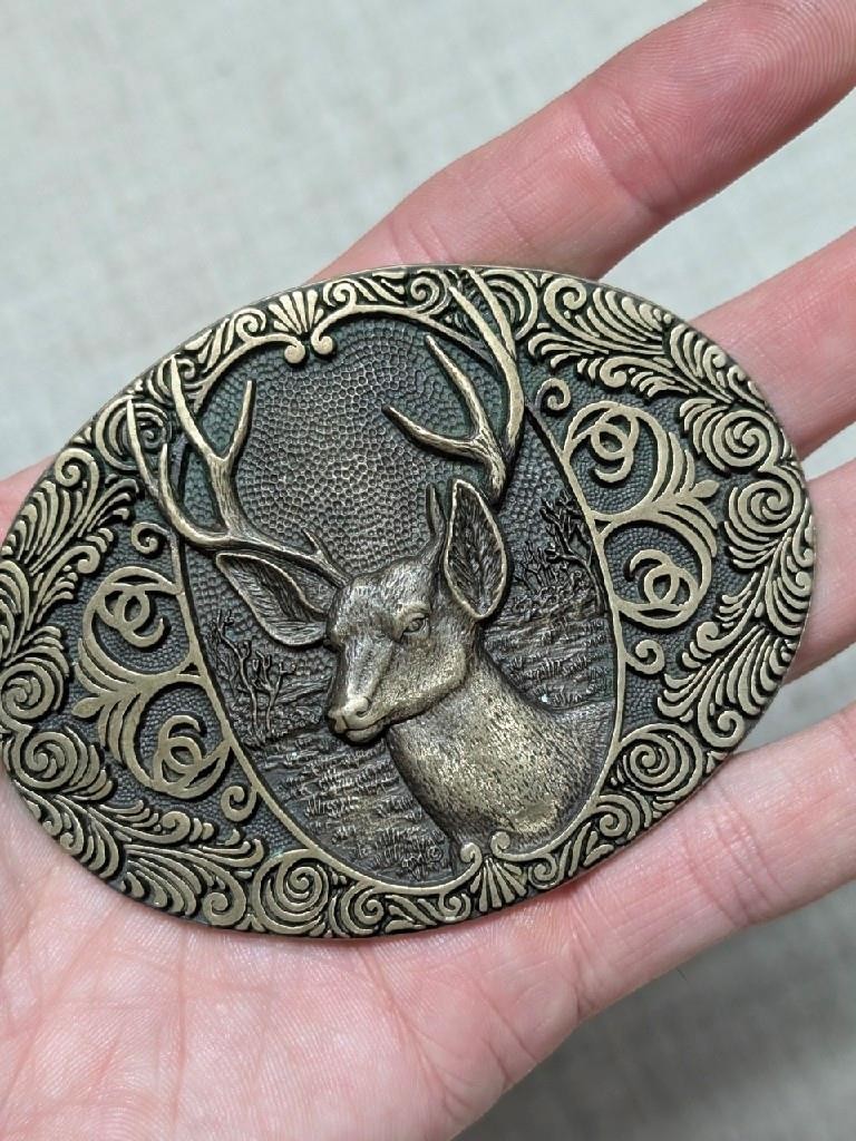 vintage DEER belt buckle BIG BUCK nature SOLID BRASS hunting WESTERN cowboy