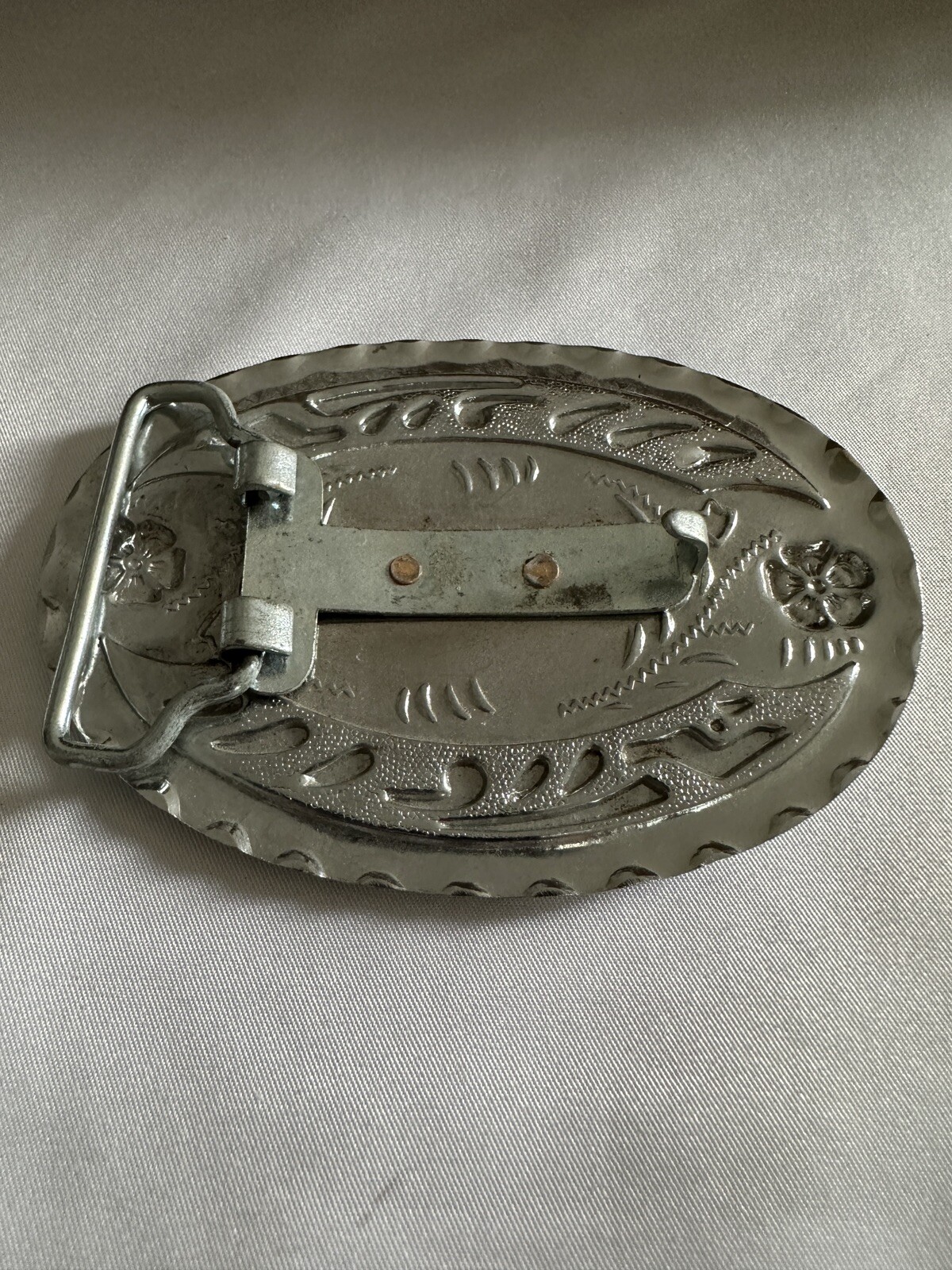 SPREAD WING BRASS TONED EAGLE WESTERN BELT BUCKLE SILVER TONED BACKGROUND