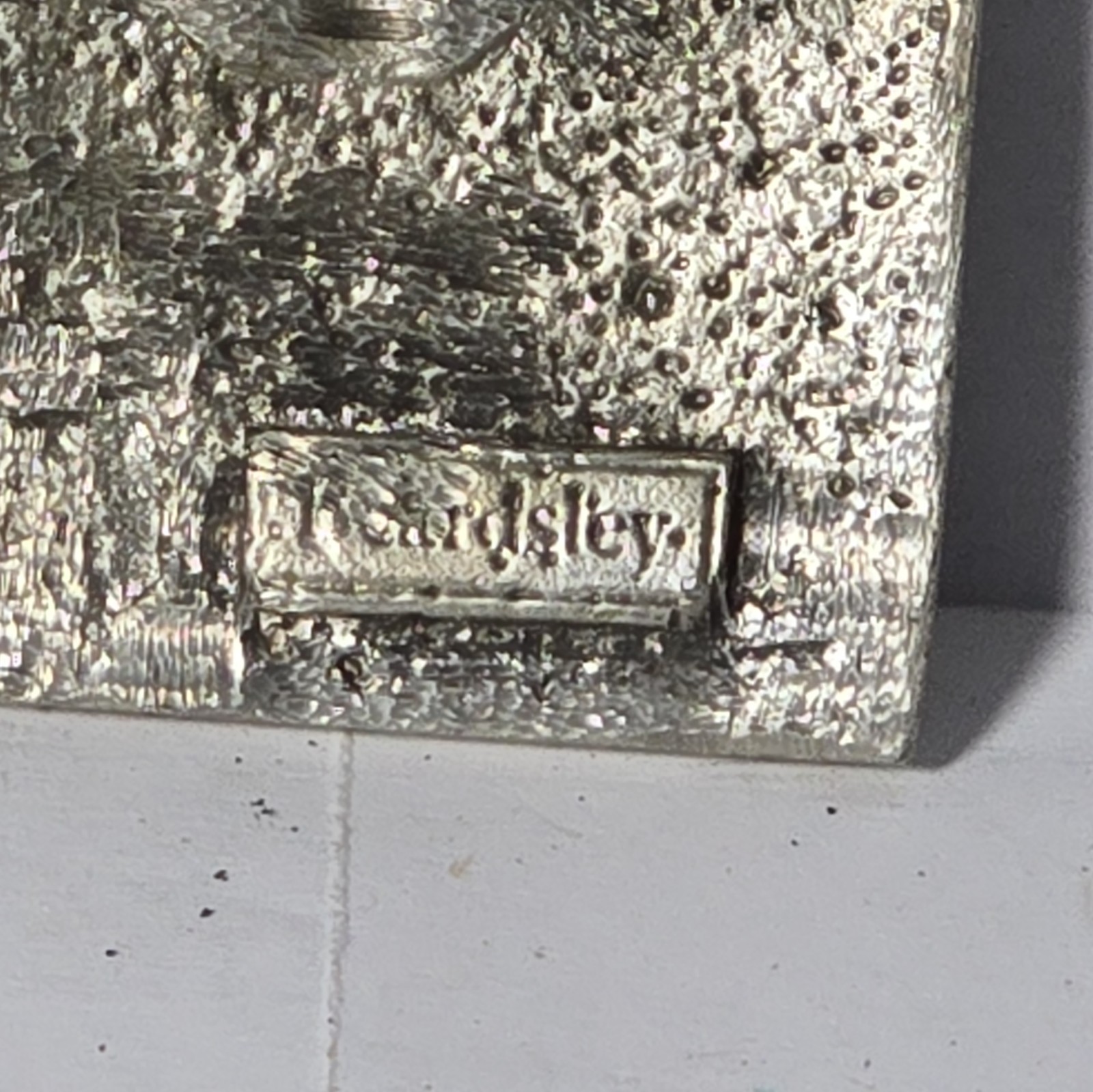 Higley Silver Tone Figural Art Metal Belt Buckle Fits 1.5 in Belt
