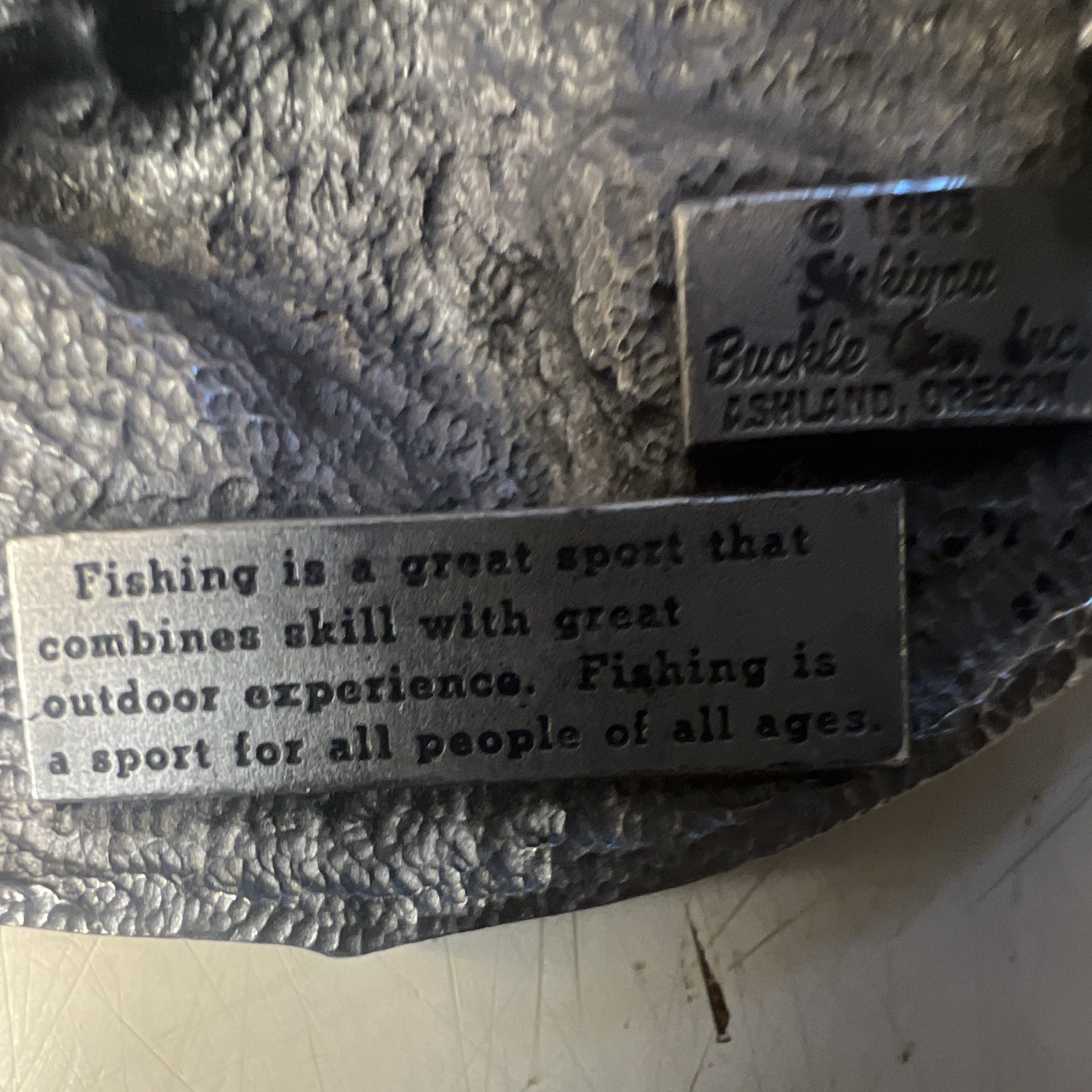 Siskiyou Fishing Metal Belt Buckle Fish 3D Silver/Blue/Gold 1.5in Oval Vintage