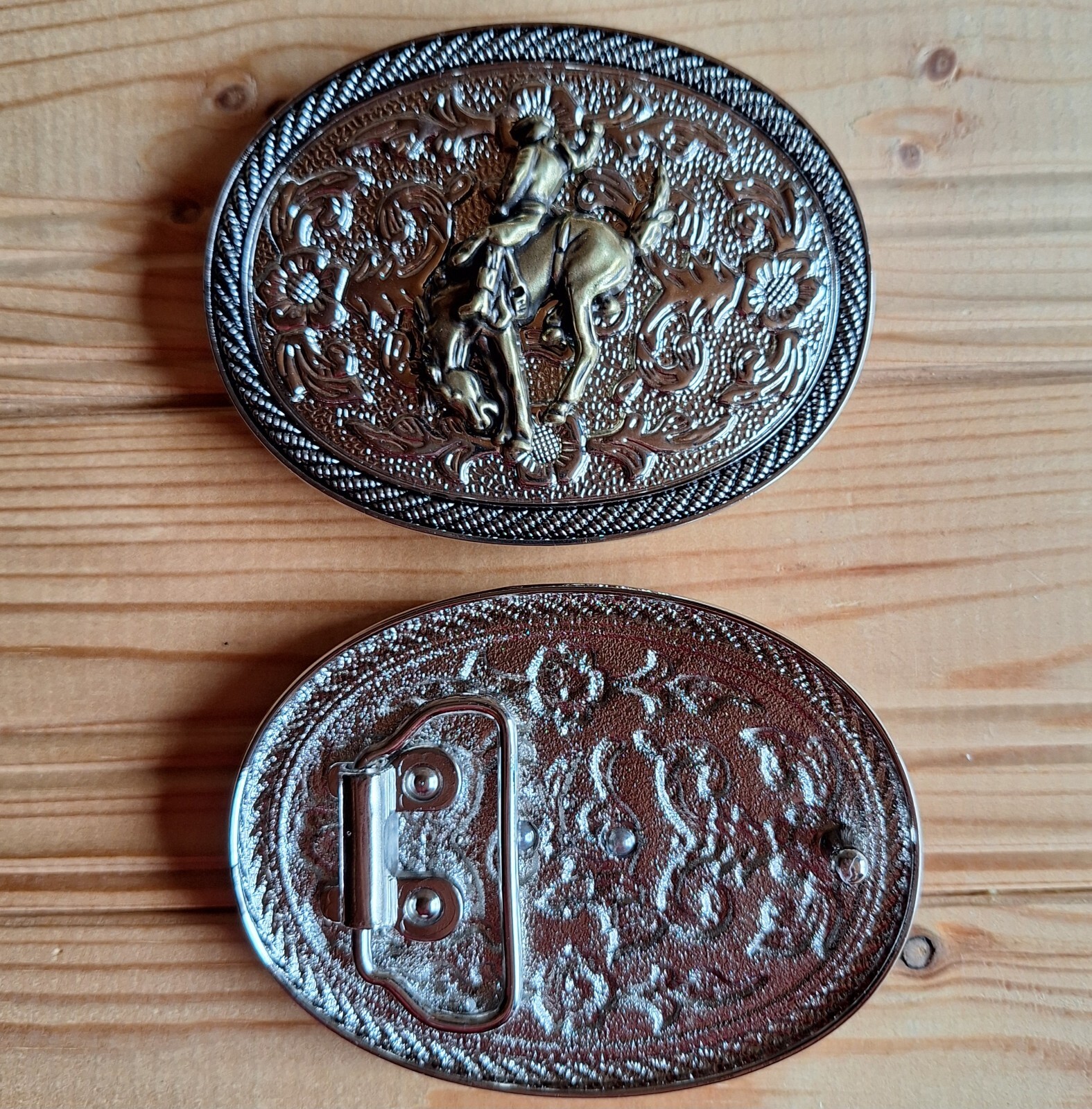 Rodeo western country oval silver & bronze belt buckle