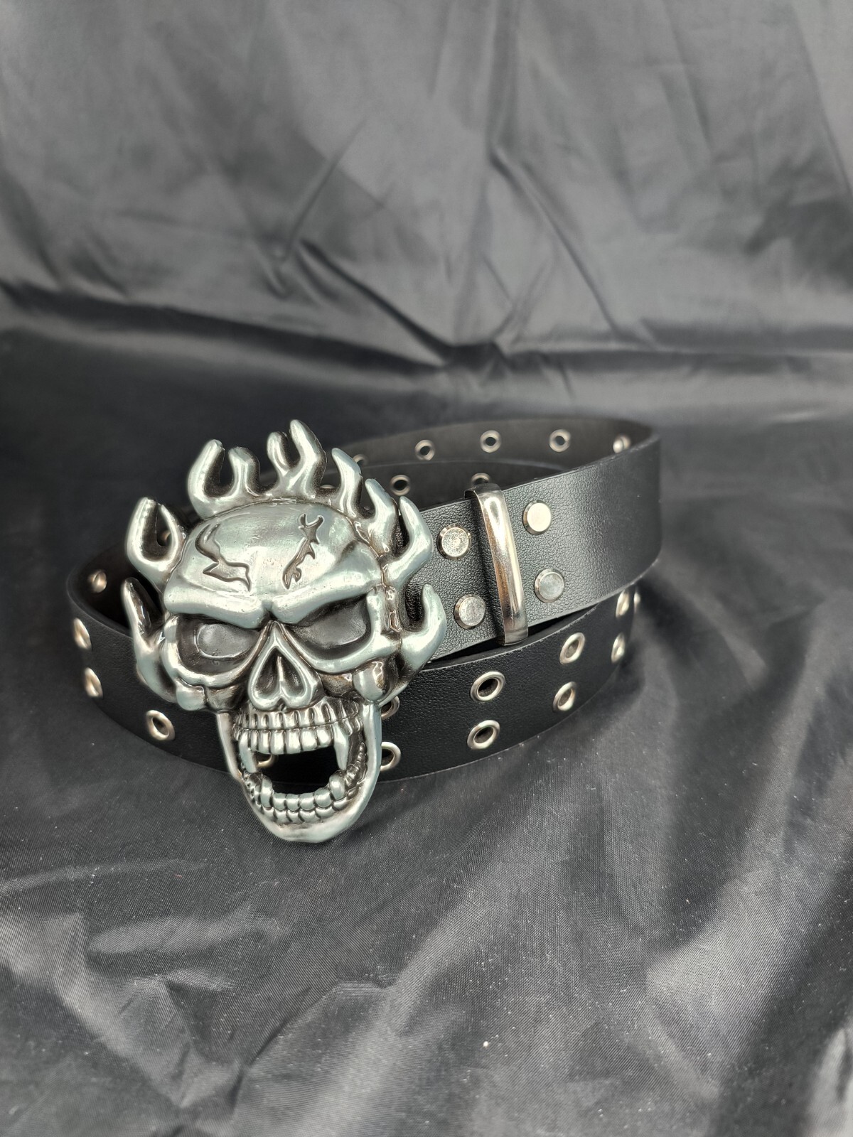 Silver Toned Skull Belt Buckle With Black Belt Size 42&prime;