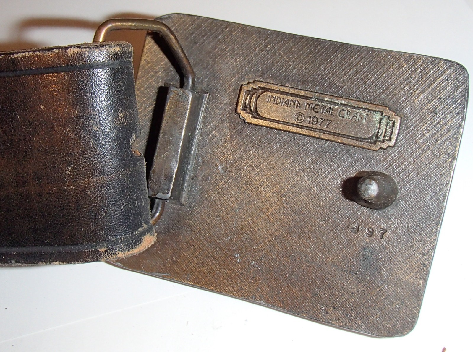 1977 Indiana Metal Craft WHITE TAILED DEER Buck Brass Belt Buckle & Leather Belt