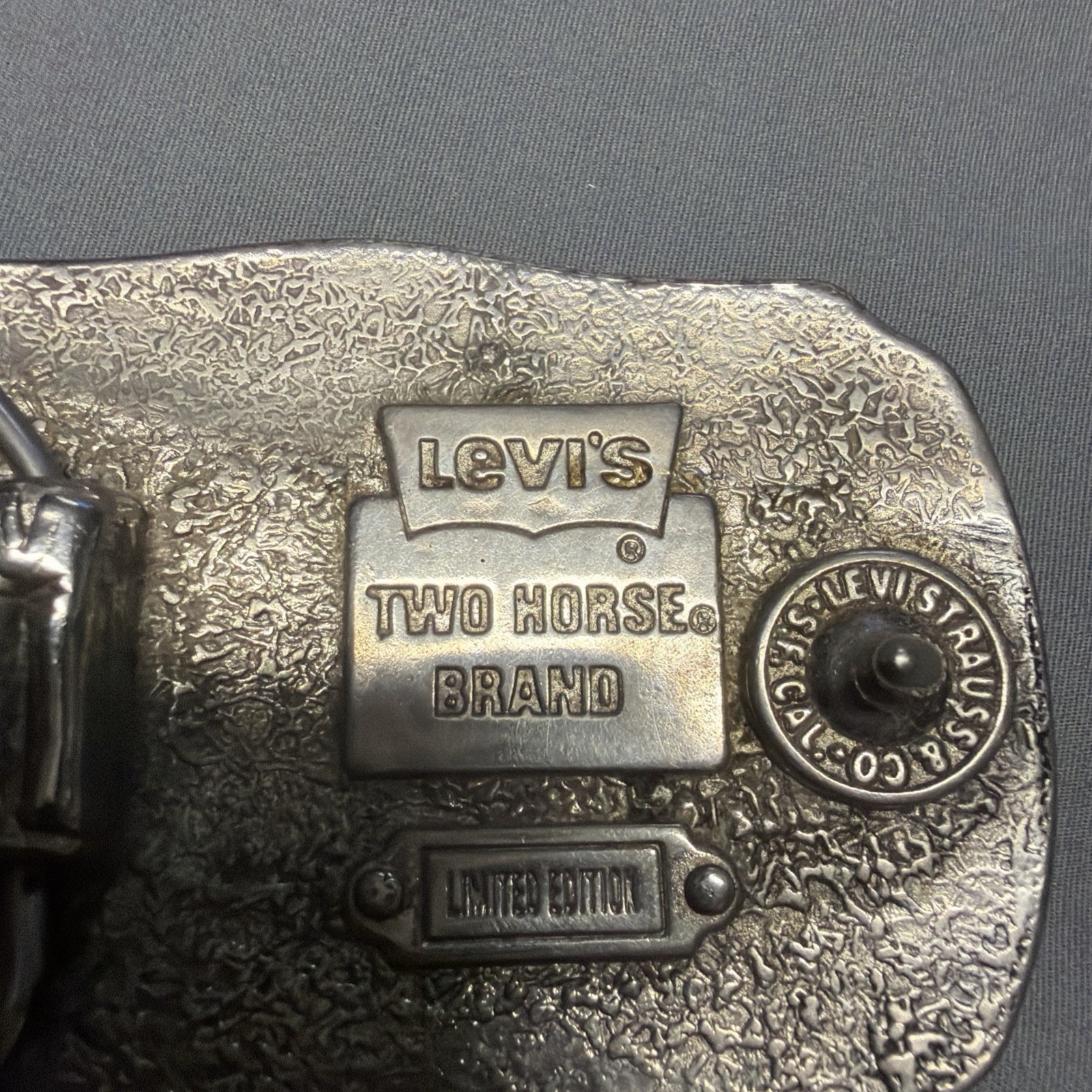 VINTAGE LIMITED EDITION LEVIS TWO HORSE BRAND LEVIS STRAUSS & CO. BELT BUCKLE