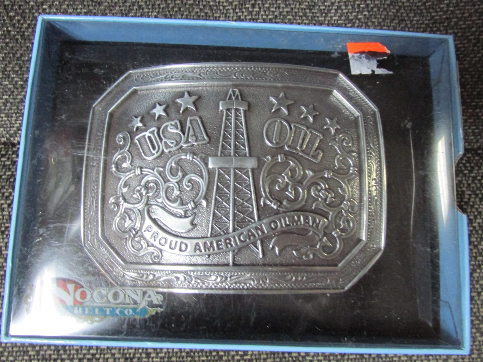 «  »USA OIL DERRICK – PROUD AMERICAN OILMAN – BELT BUCKLE » » – SILVER TONE- NWT