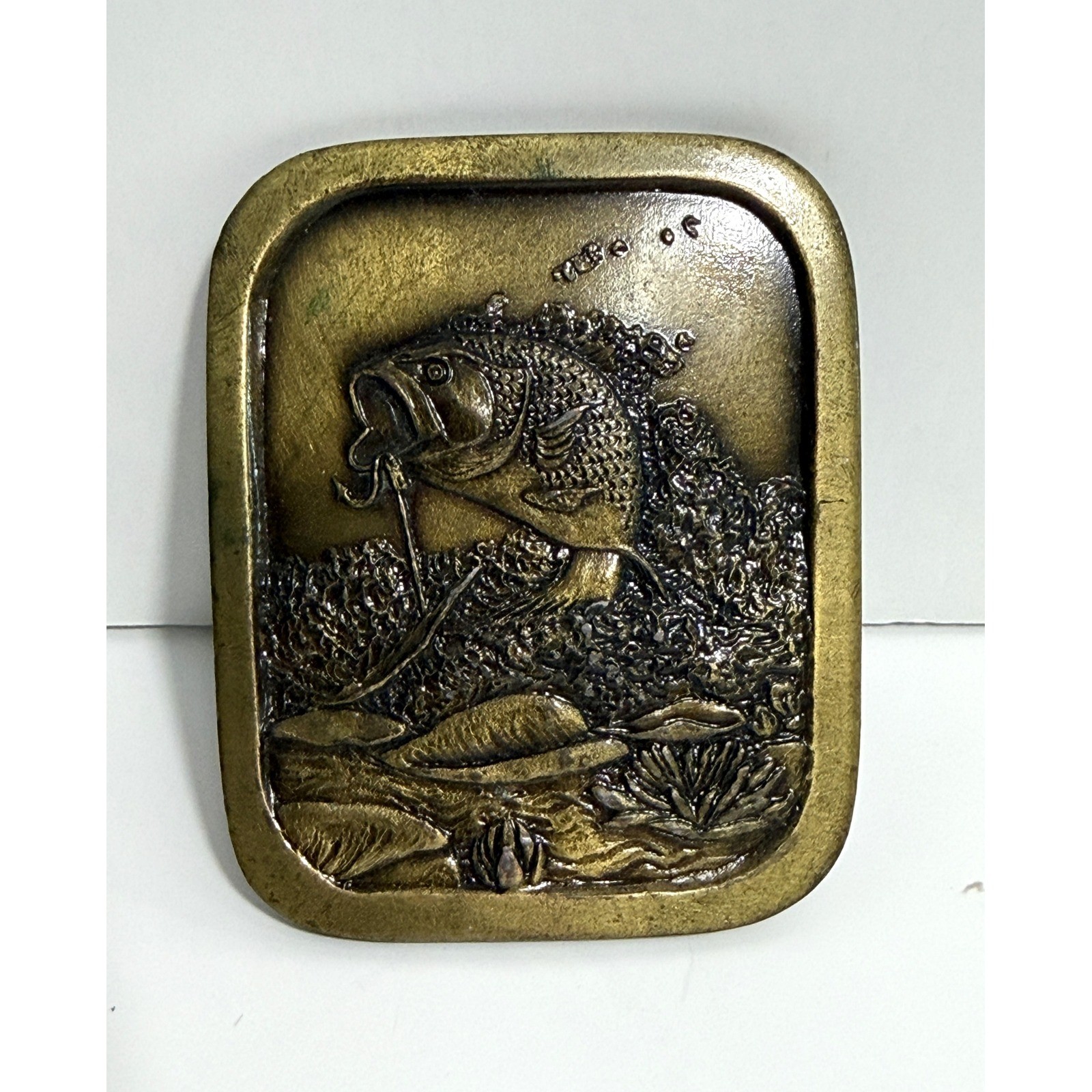 Vintage Indiana Metal Craft 1976 Brass Bass Fishing Belt Buckle Jumping Fish