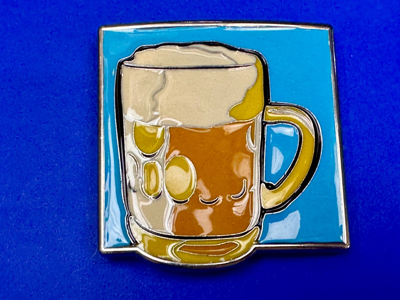 Drinking Glass Beer Mug Overflowing Beer Novelty Bar Gag Gift Belt Buckle