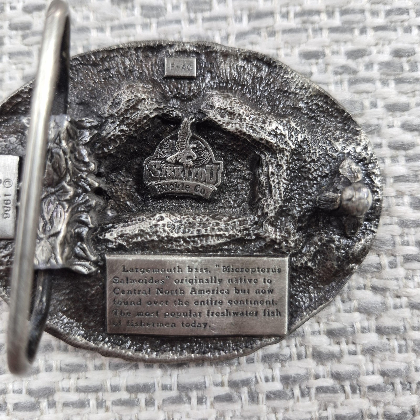 Vintage Siskiyou Belt Buckle Mens Pewter Bass Fishing 1986 Western Oval