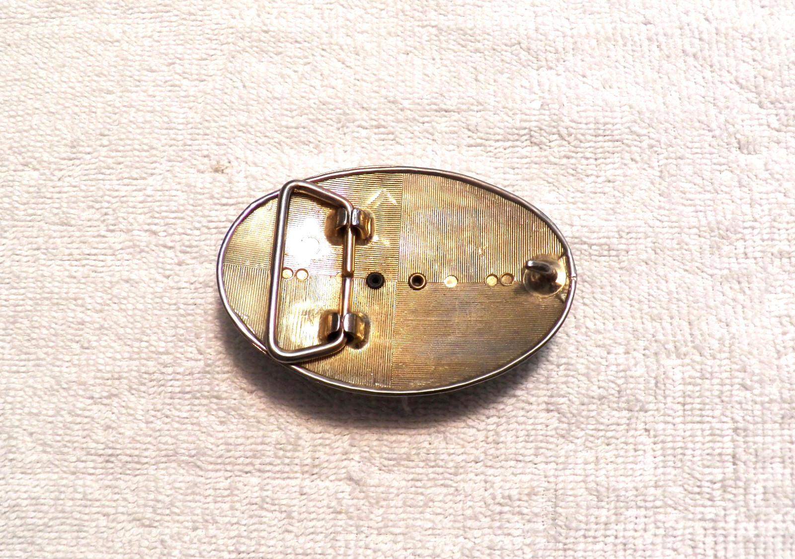 VINTAGE BELT BUCKLE UNIQUE OVAL DECORATIVE DESIGN COSTUME STONE GOLD TONE BB16