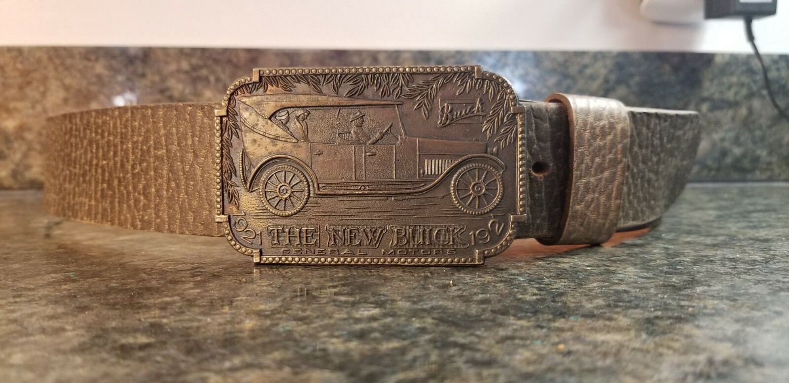 Men&rsquo;s Leather Belt Sz M w/ Buick Belt Buckle Wyoming Studio Art Works Vtg Car