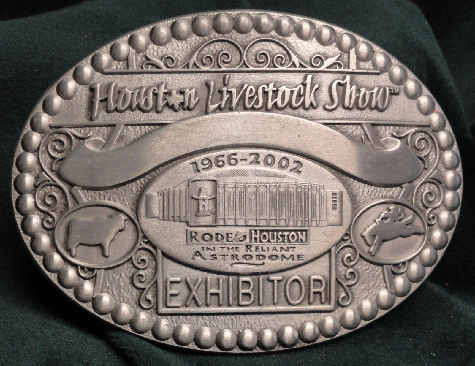2002 Houston Livestock Show Rodeo Exhibitor Belt Buckle Halliburton Astrodome