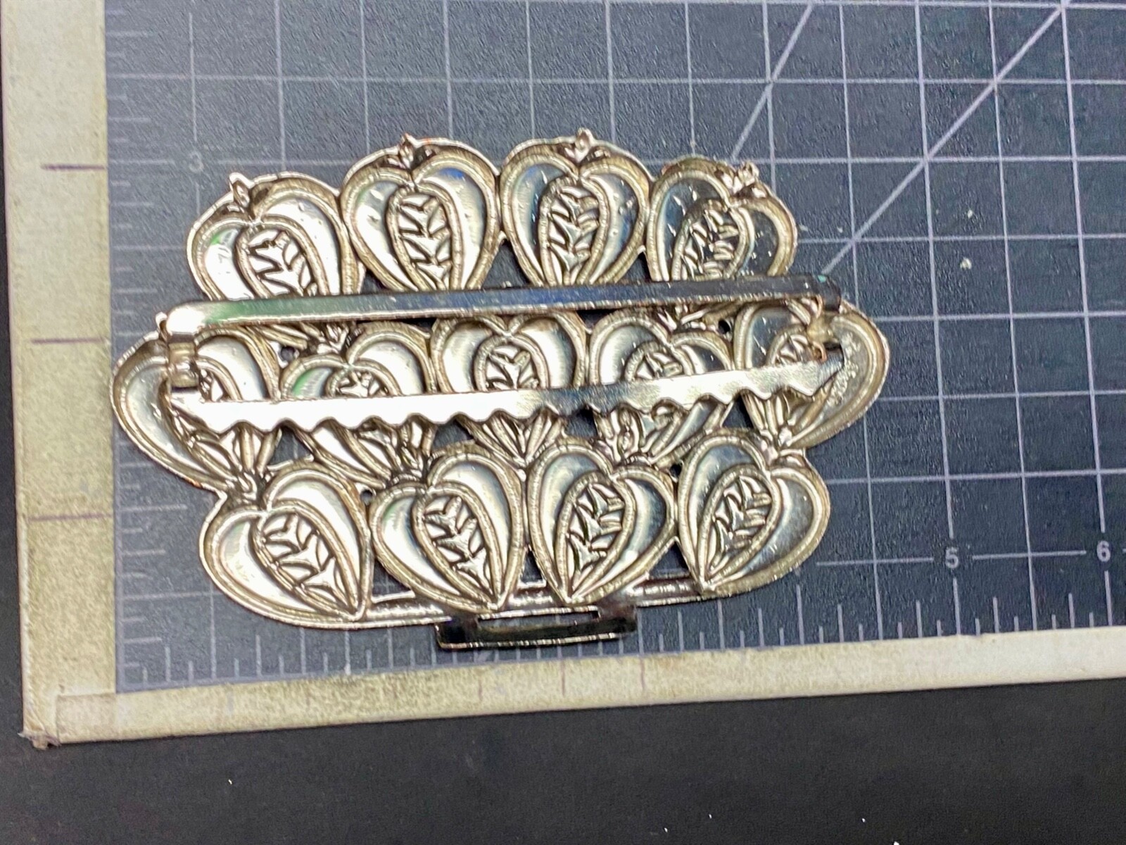 Unknown To Me! Red And Silver Color Heart Pattern. – Half Of Belt Buckle?
