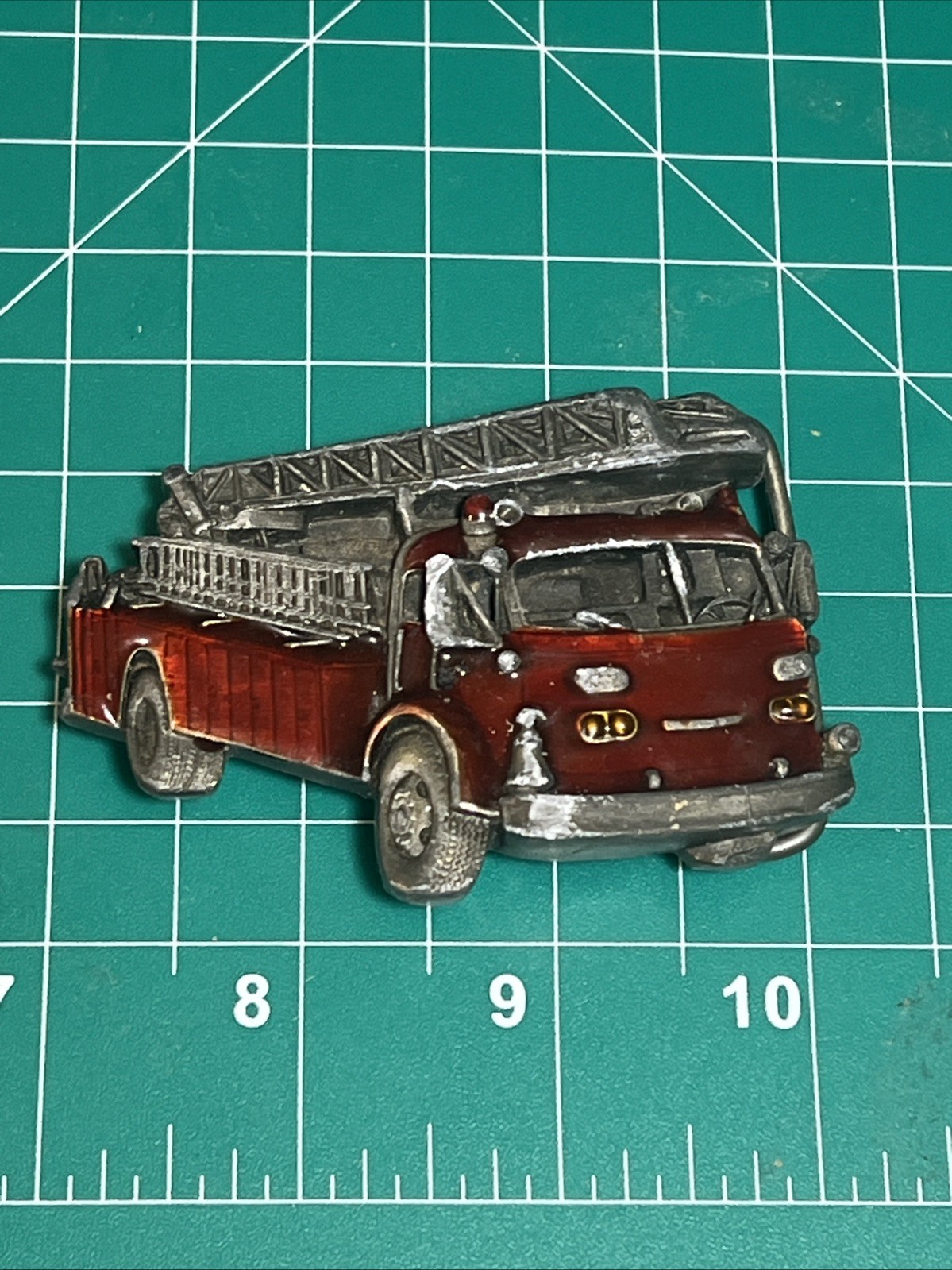 RED FIRE LADDER TRUCK SHAPED CUTOUT BELT BUCKLE BERGAMOT BRASS WORKS USA 1978