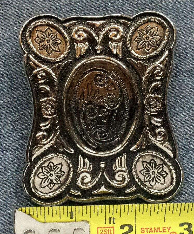 FLORAL CIRCLE ROPE DECORATIVE PATTERNED BLACK & SILVER COLOR WESTERN BELT BUCKLE