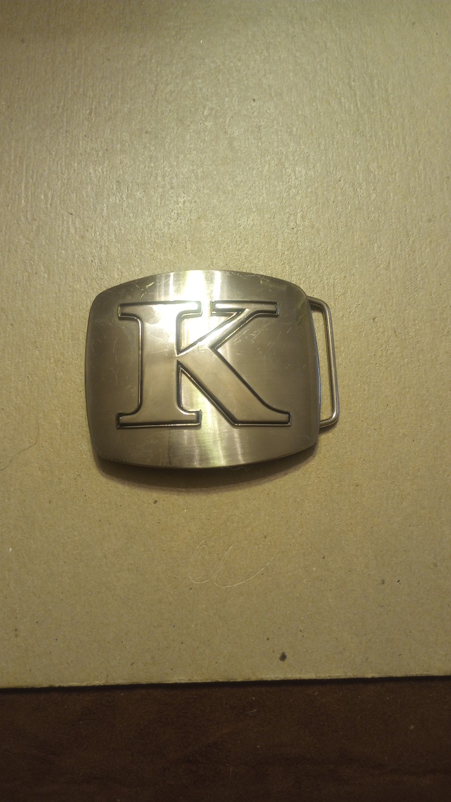 Metal Chrome Finish Monogrammed Embossed Initial « K » Belt Buckle