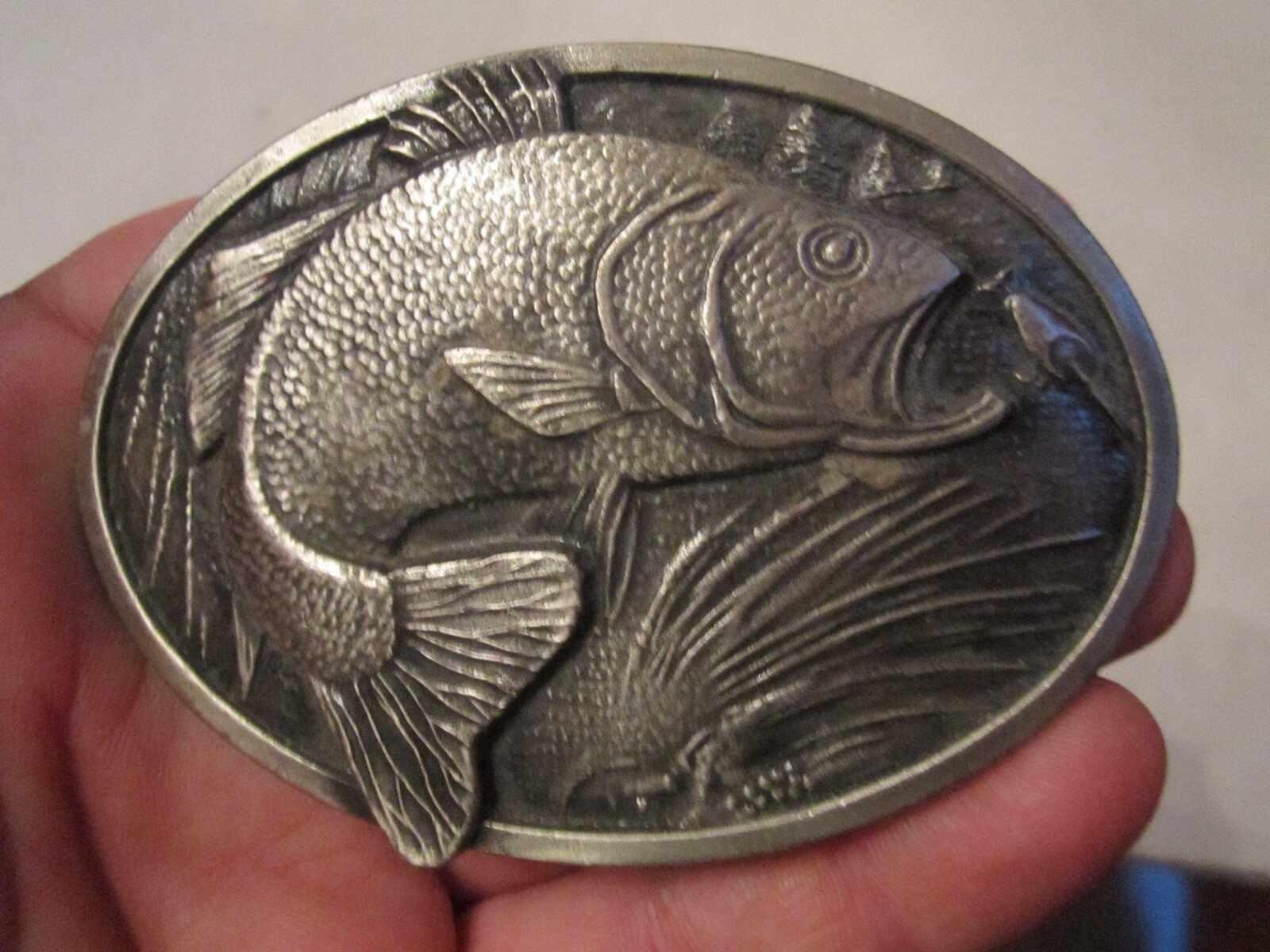 1977 SPORT FISHING THEME BELT BUCKLE – HEAVY – GW13