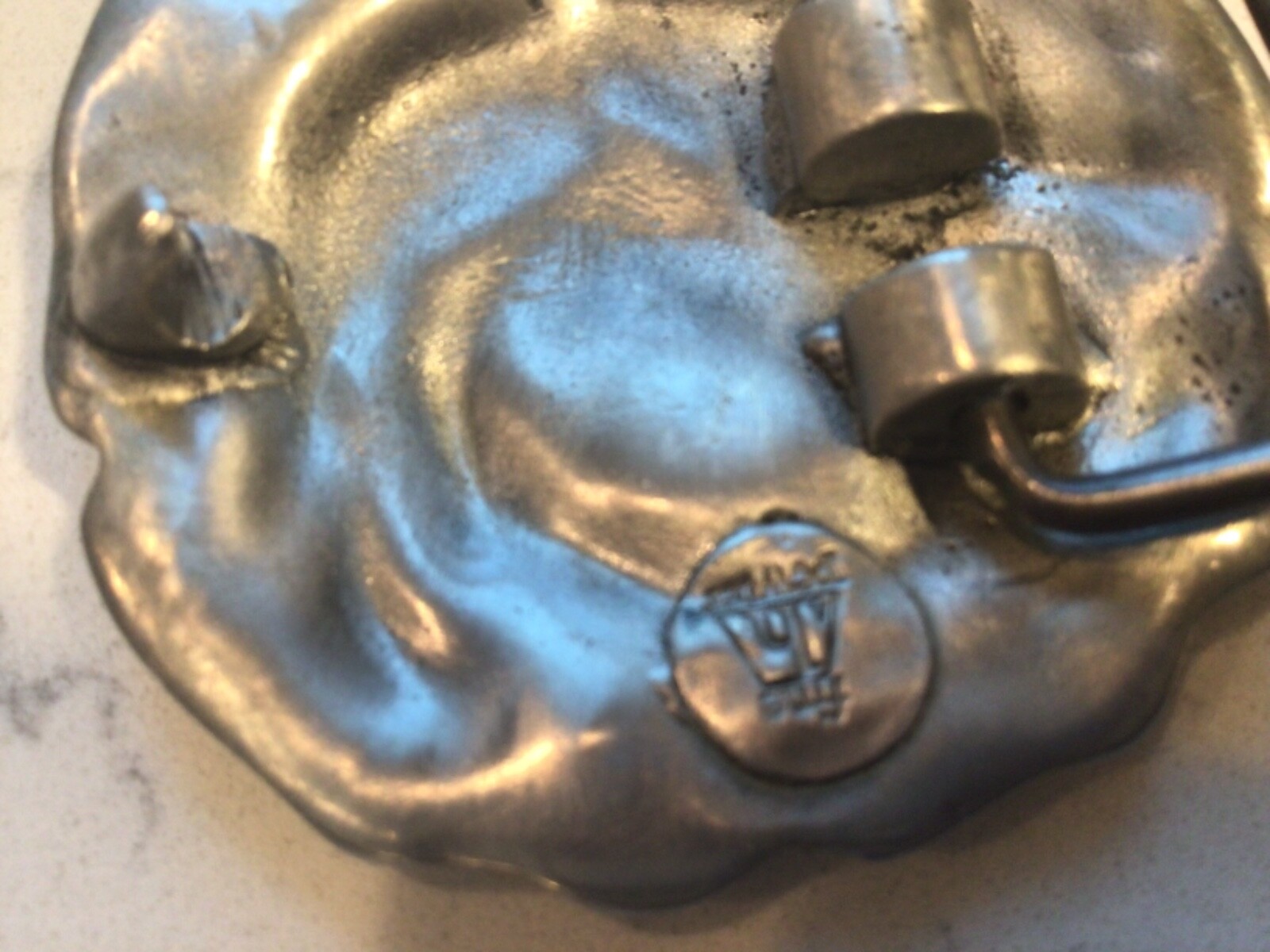 VINTAGE FINE PEWTER ROSE HEAD BELT BUCKLE 2 1/8” diameter