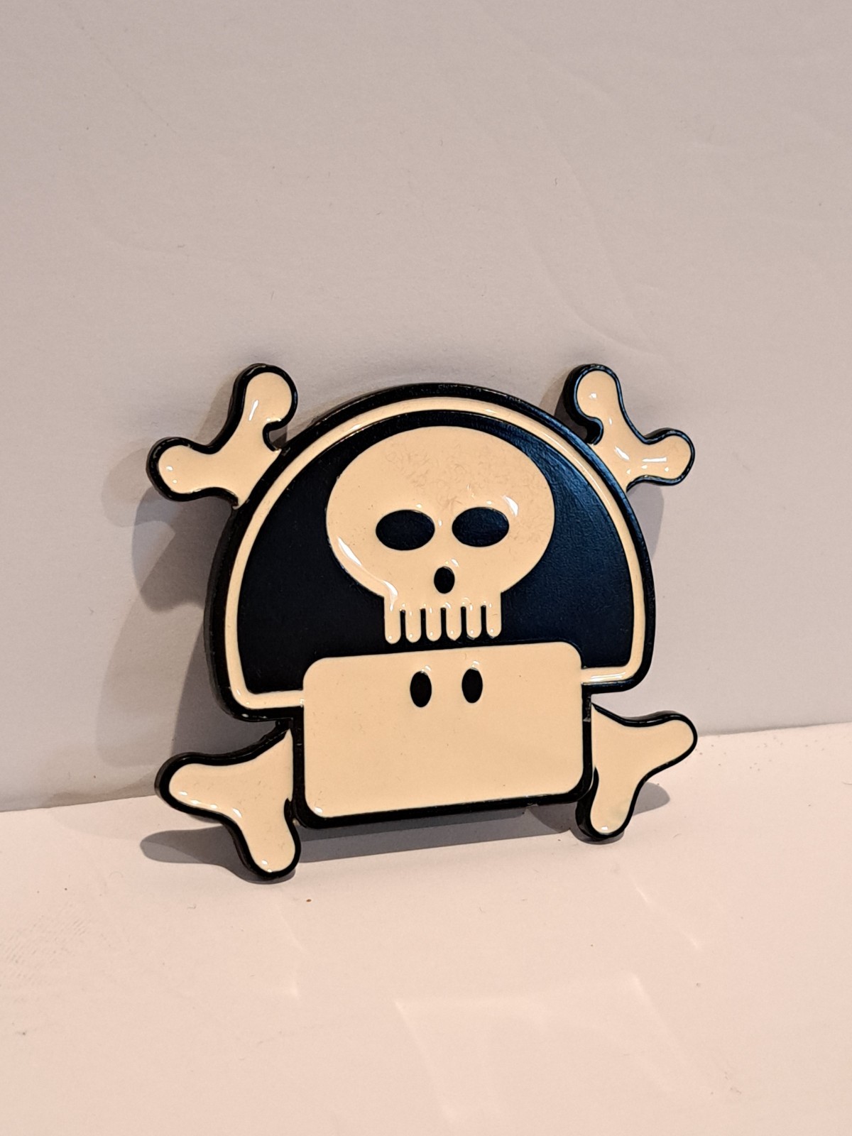 Super MARIO Bros Mushroom Skull & Crossbones Belt Buckle 2007 NINTENDO